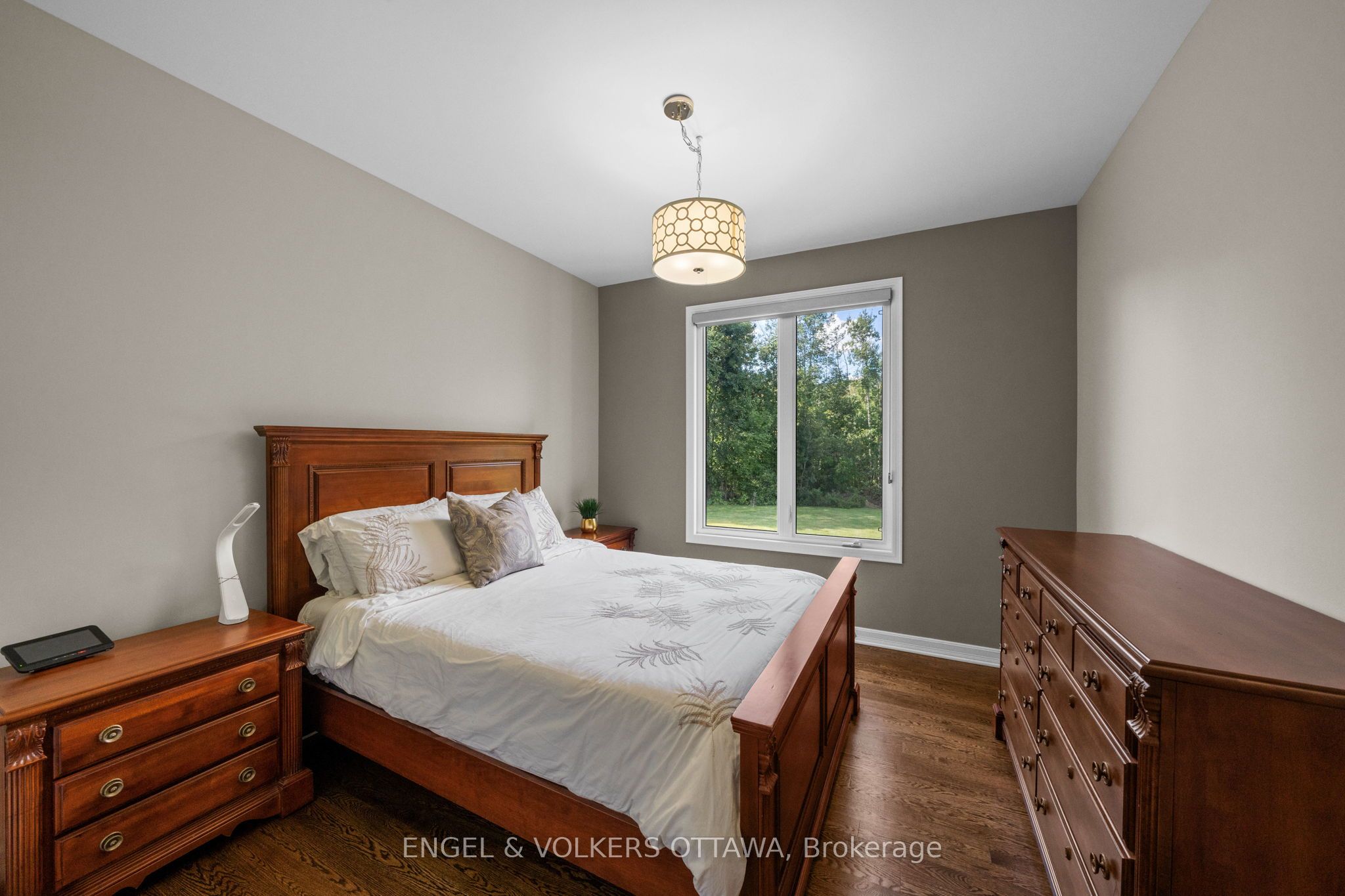 557 Tullamore Street Property Photo 28