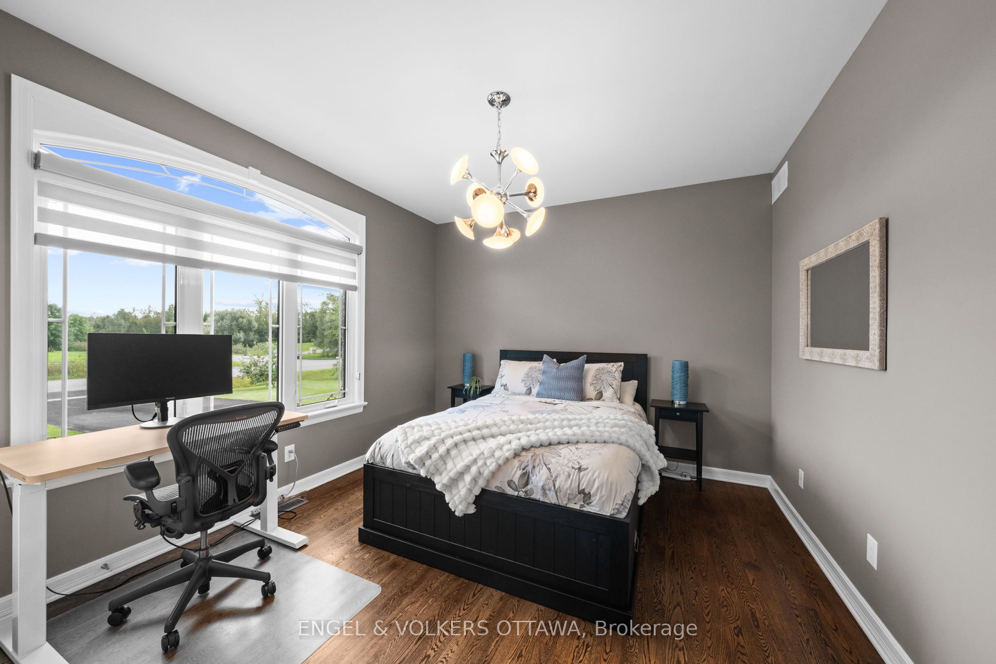 557 Tullamore Street Property Photo 31