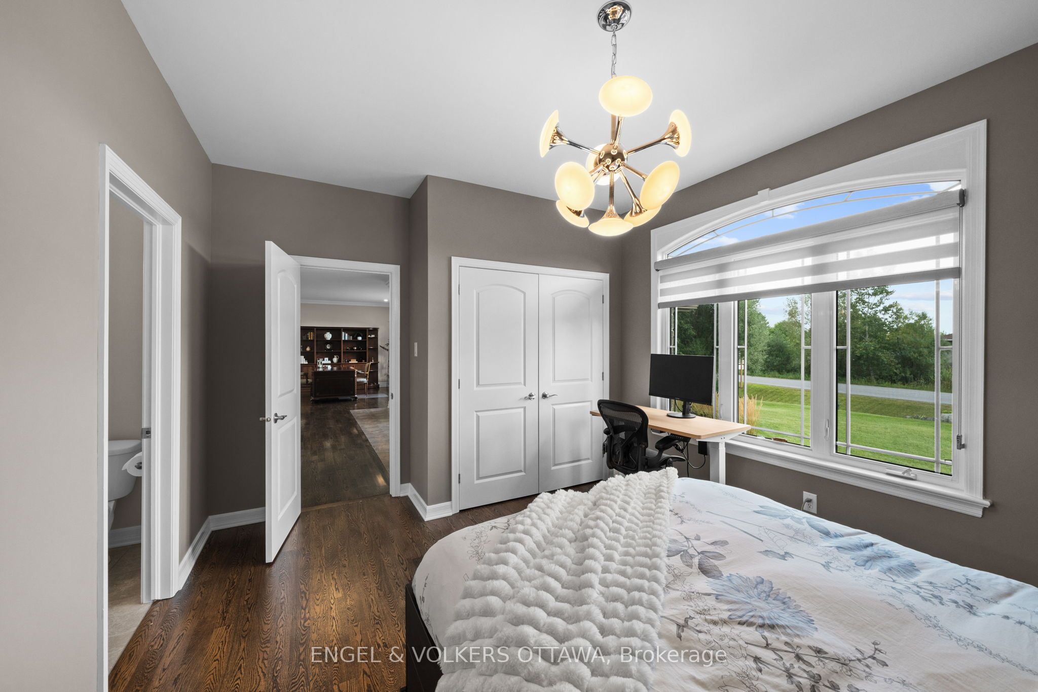 557 Tullamore Street Property Photo 32