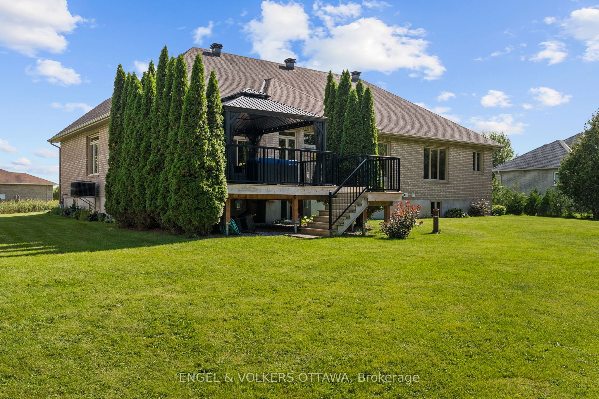 557 Tullamore Street Property Photo 33