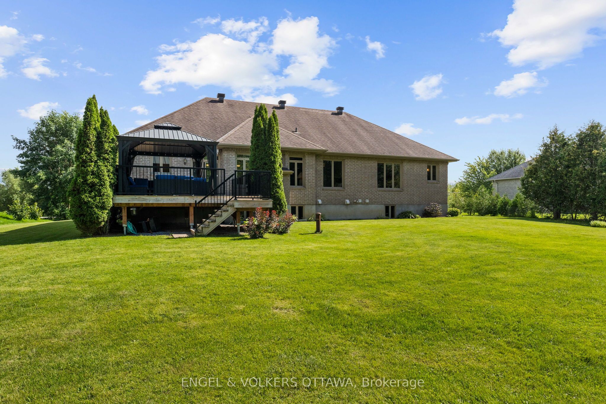 557 Tullamore Street Property Photo 34
