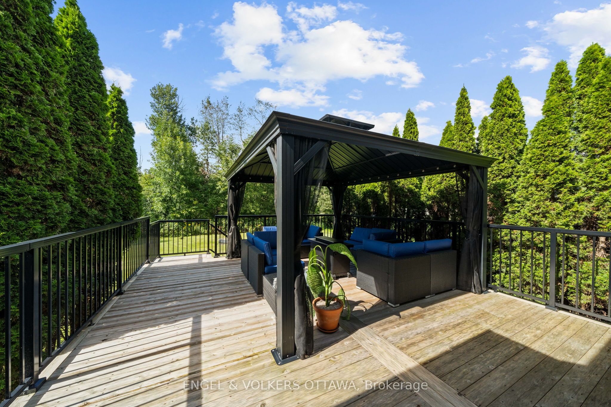 557 Tullamore Street Property Photo 36