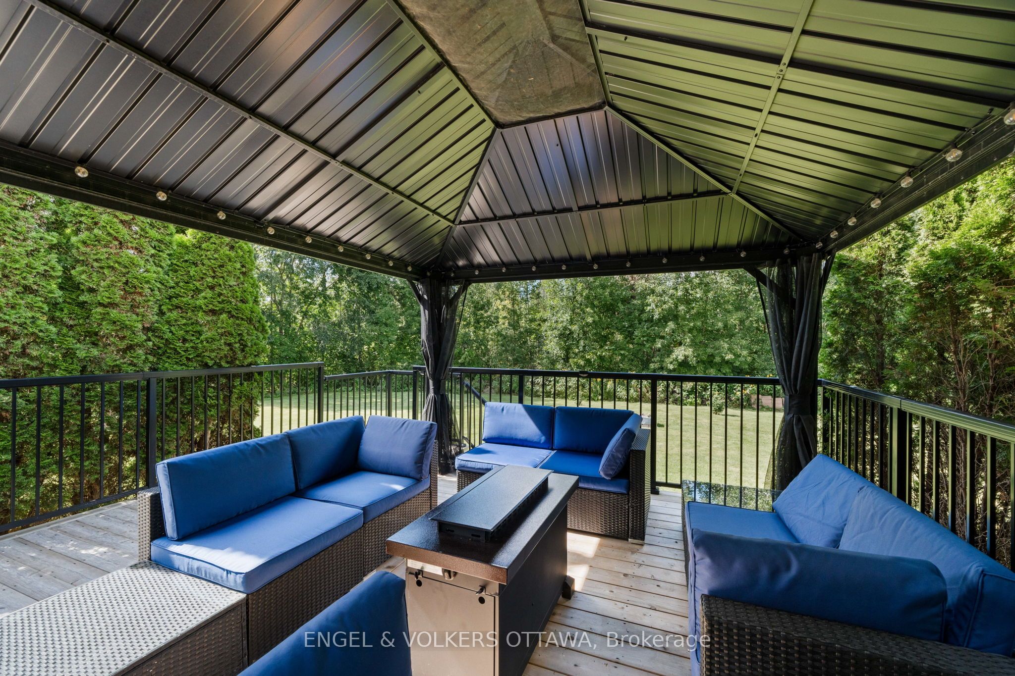 557 Tullamore Street Property Photo 37