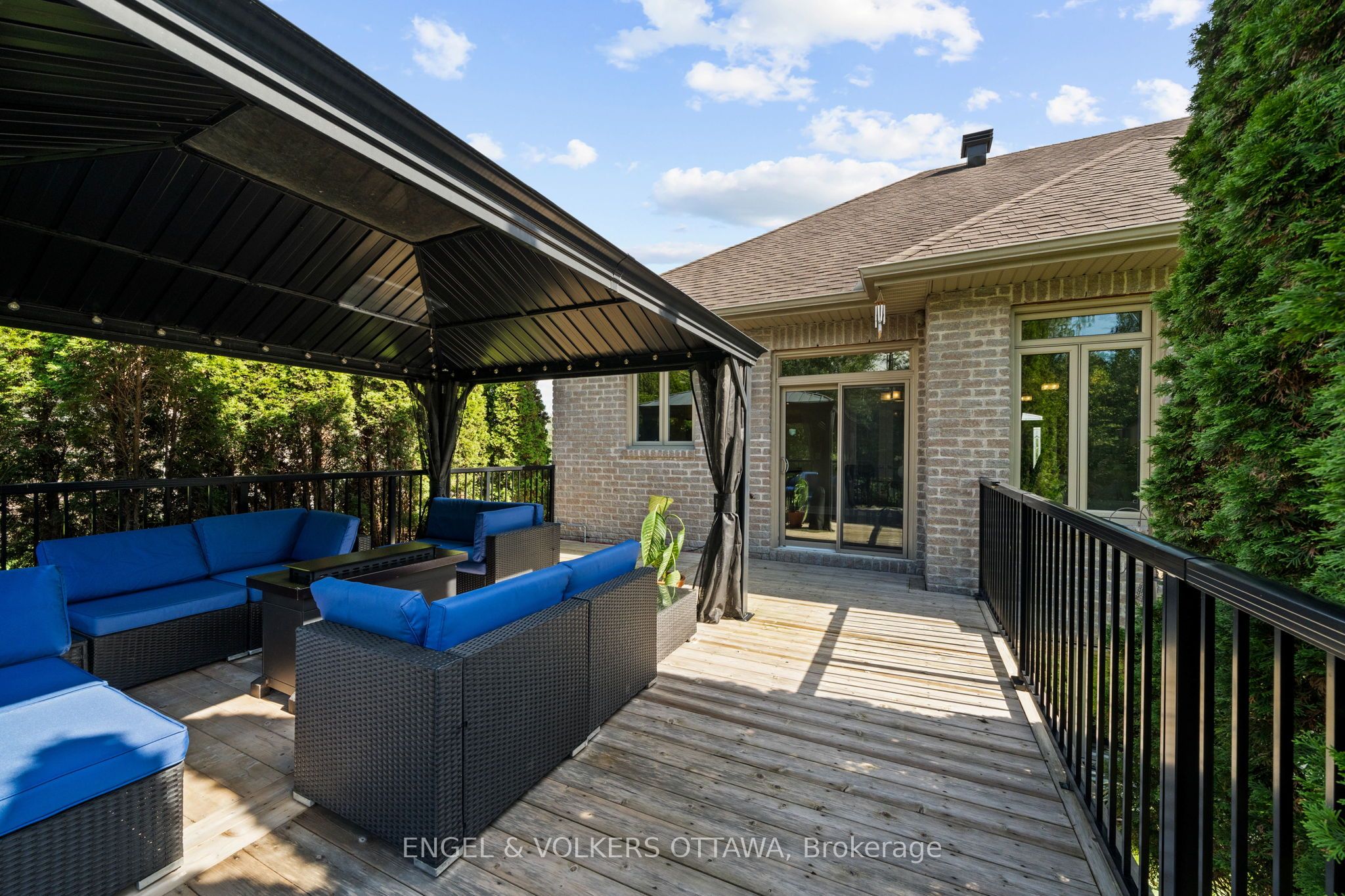 557 Tullamore Street Property Photo 38