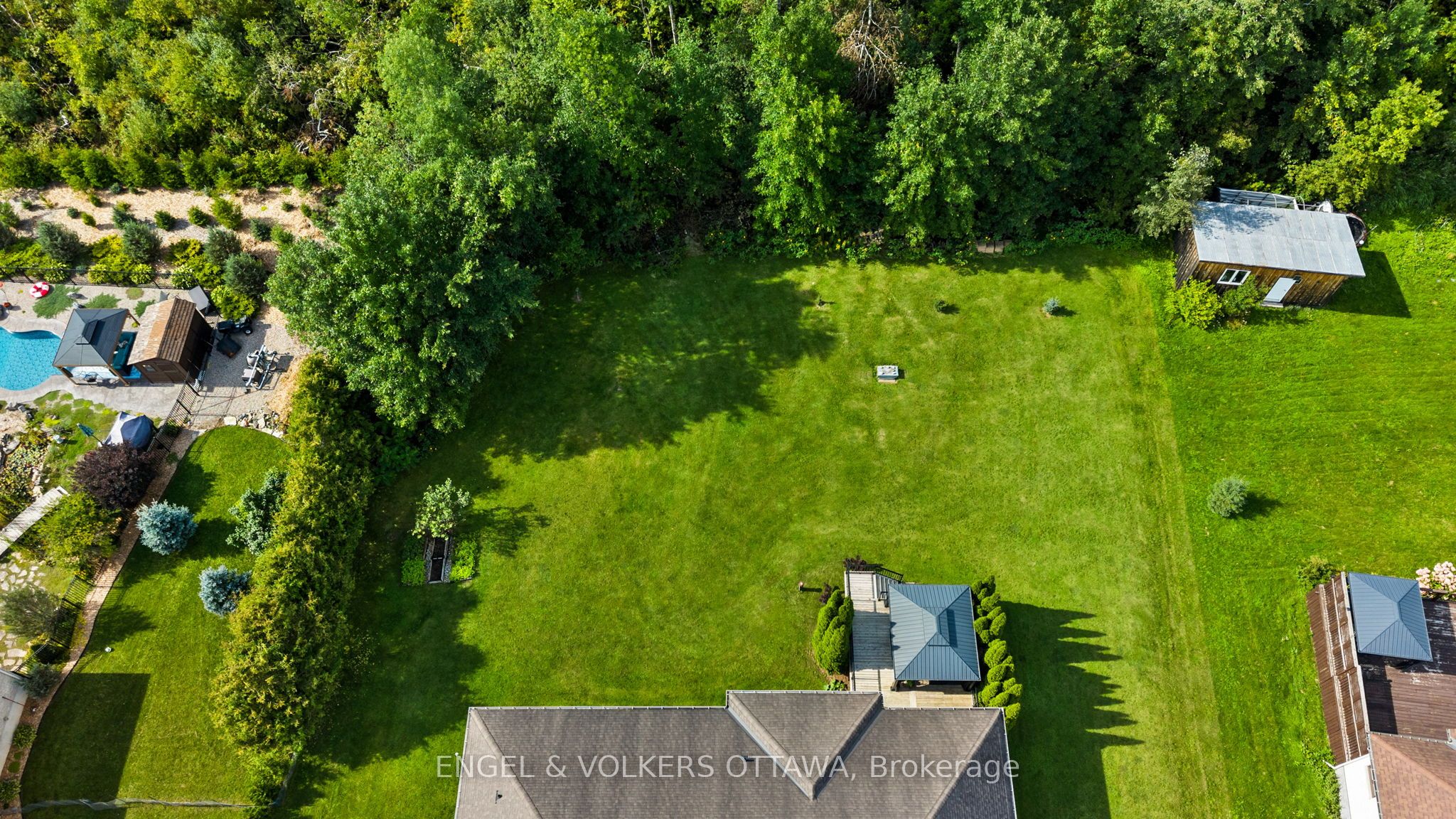 557 Tullamore Street Property Photo 39