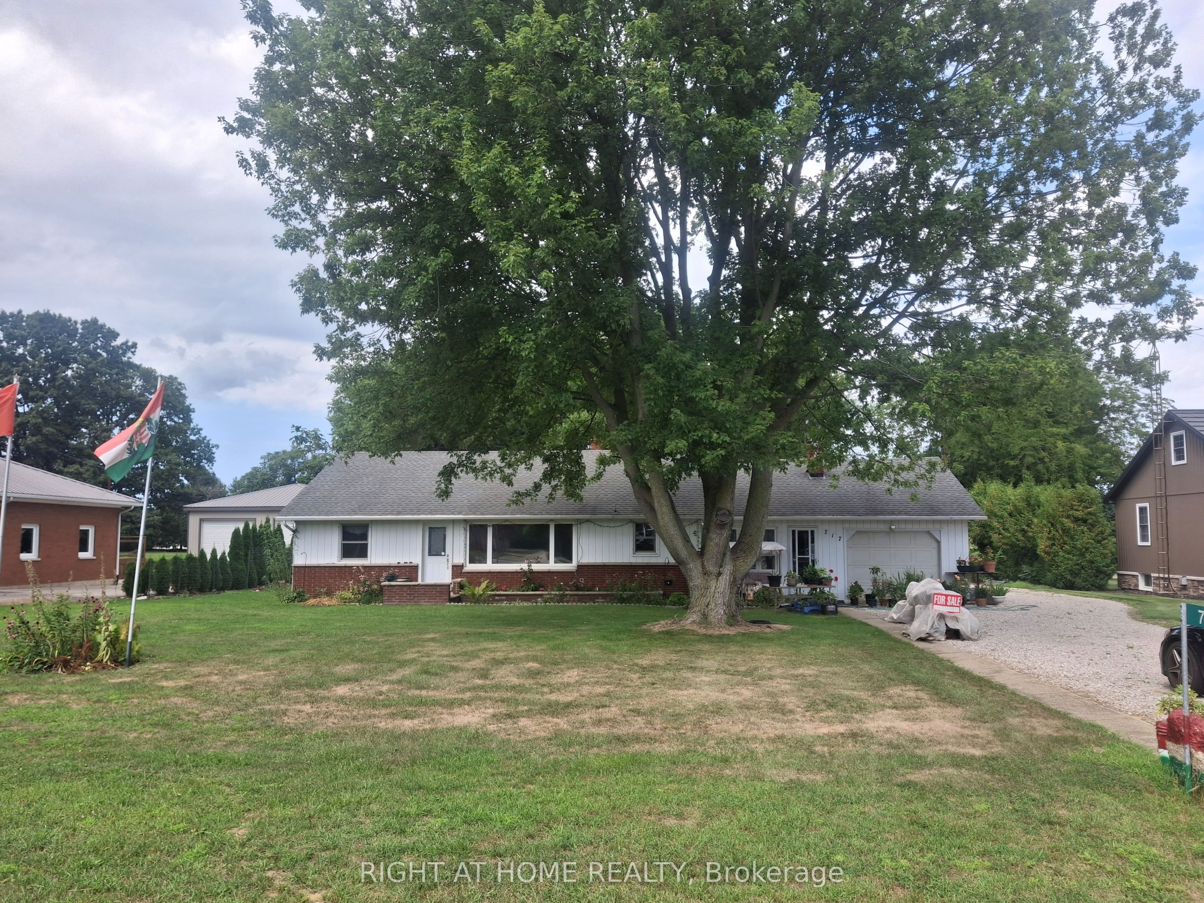717 Mersea Rd 6 Road E Property Photo 1