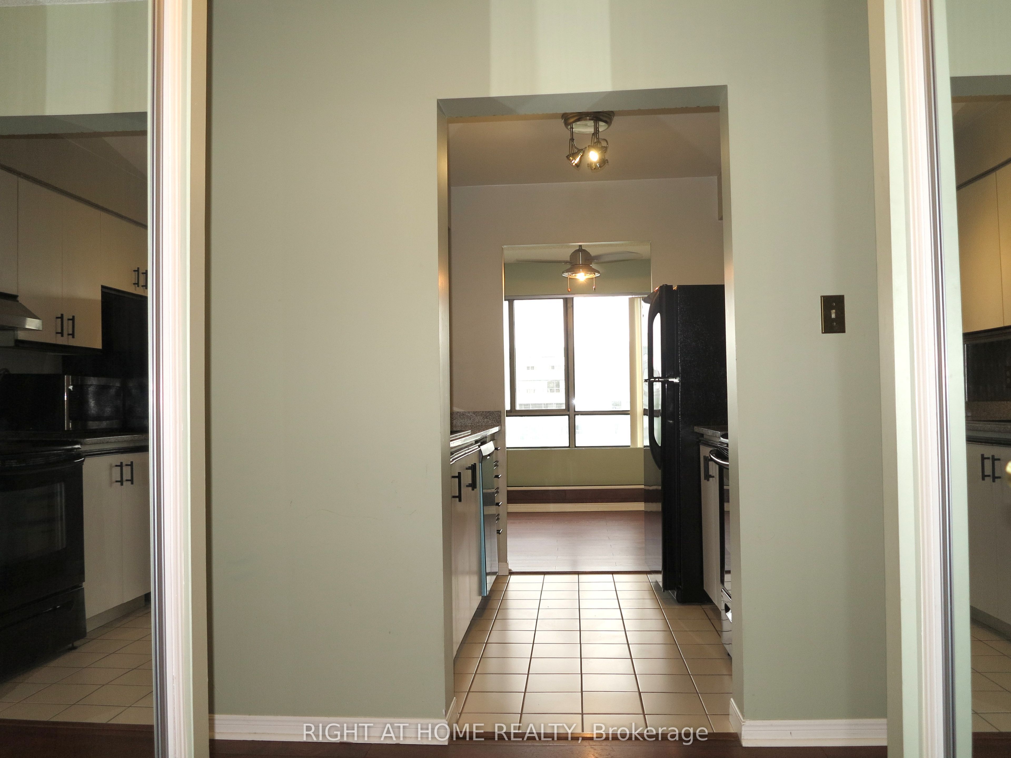 570 Proudfoot Lane 1011 Property Photo 3