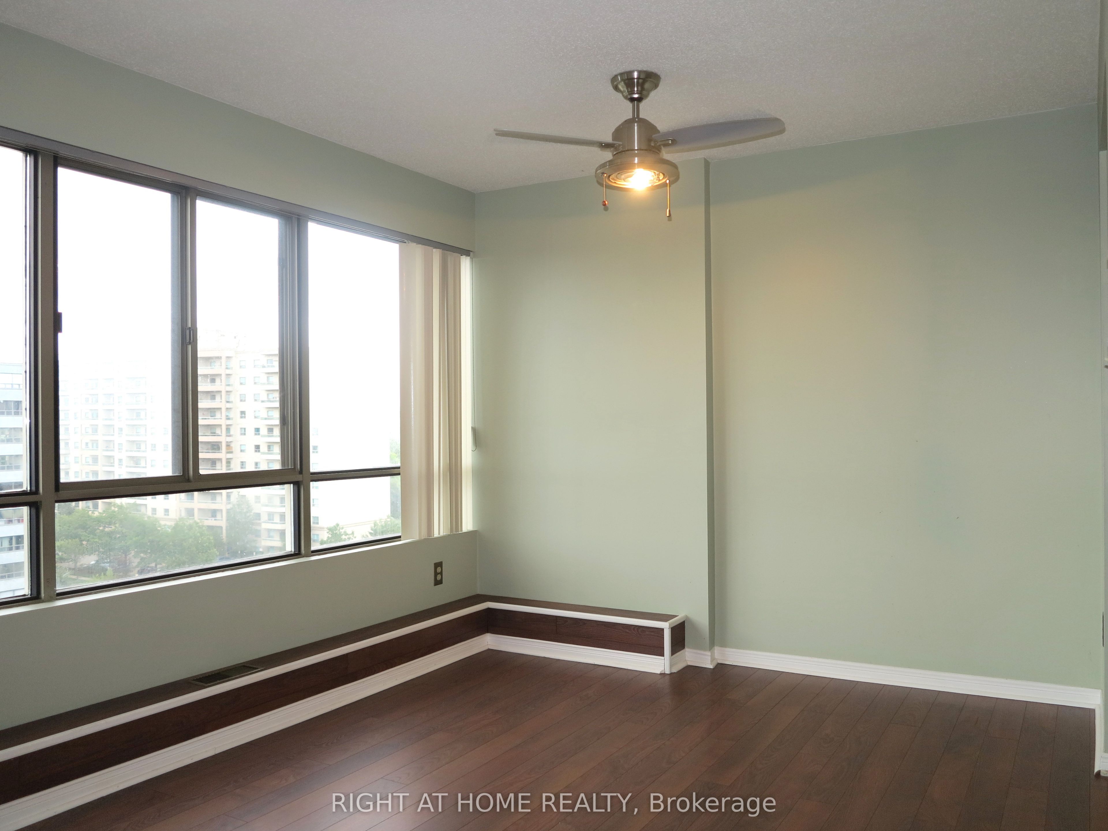 570 Proudfoot Lane 1011 Property Photo 6