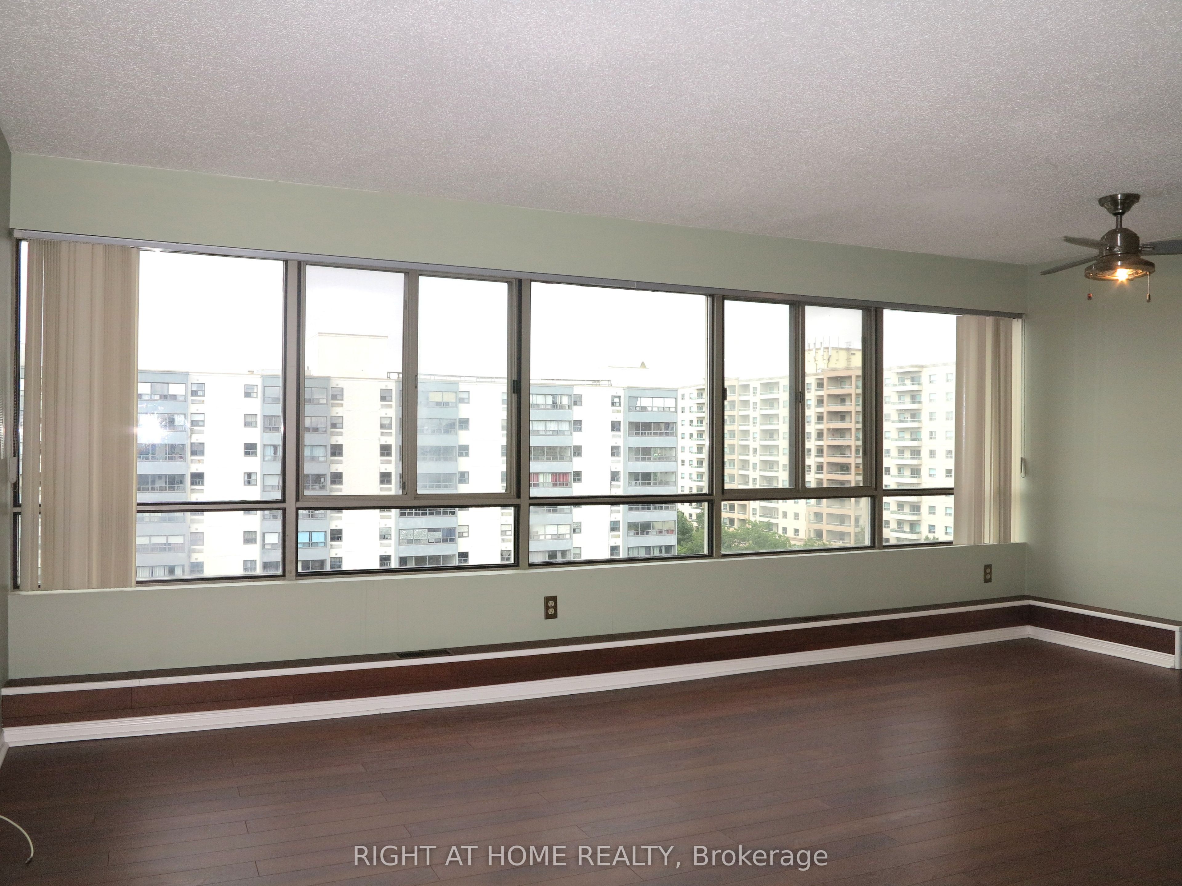 570 Proudfoot Lane 1011 Property Photo 7