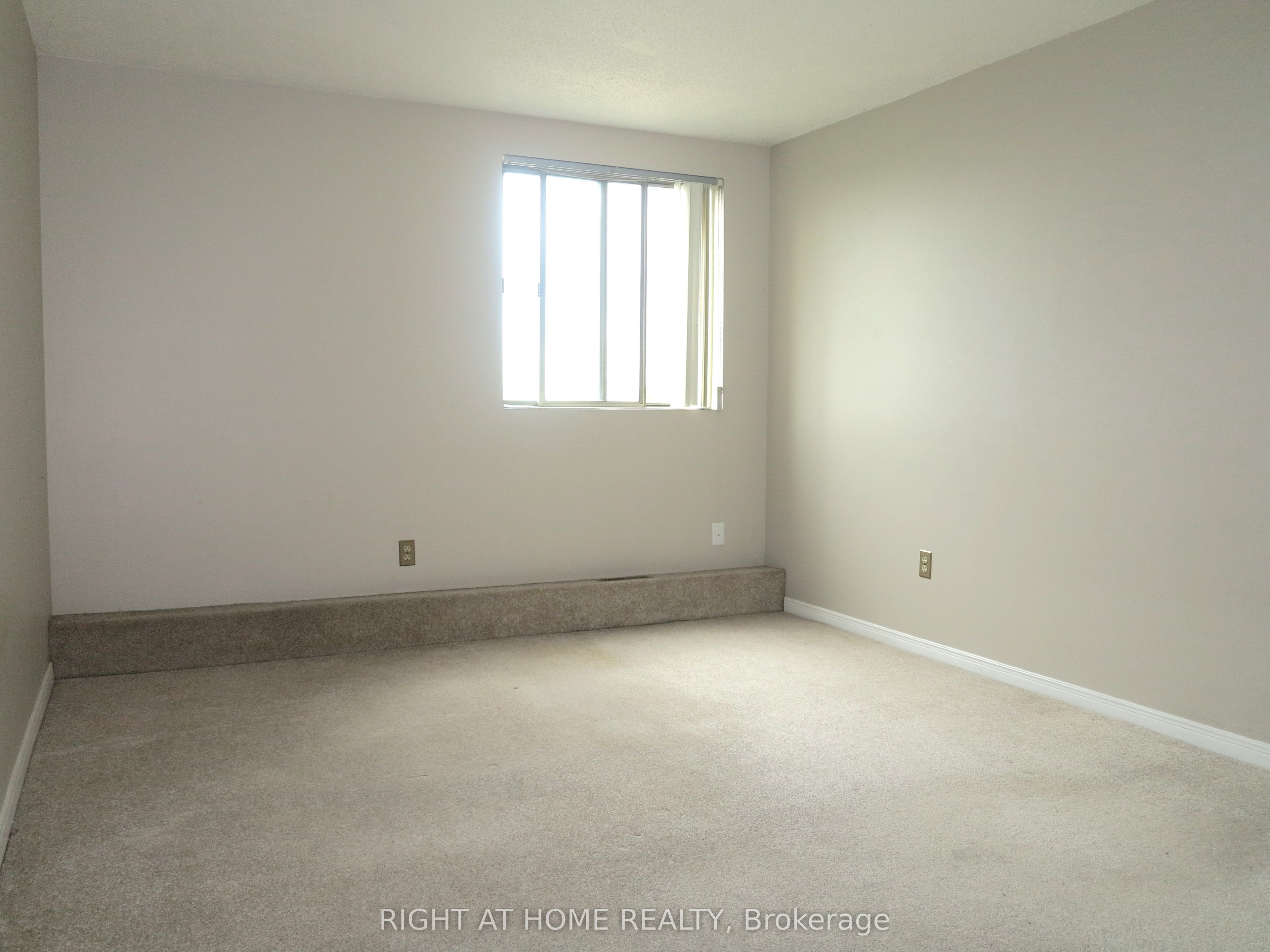 570 Proudfoot Lane 1011 Property Photo 15