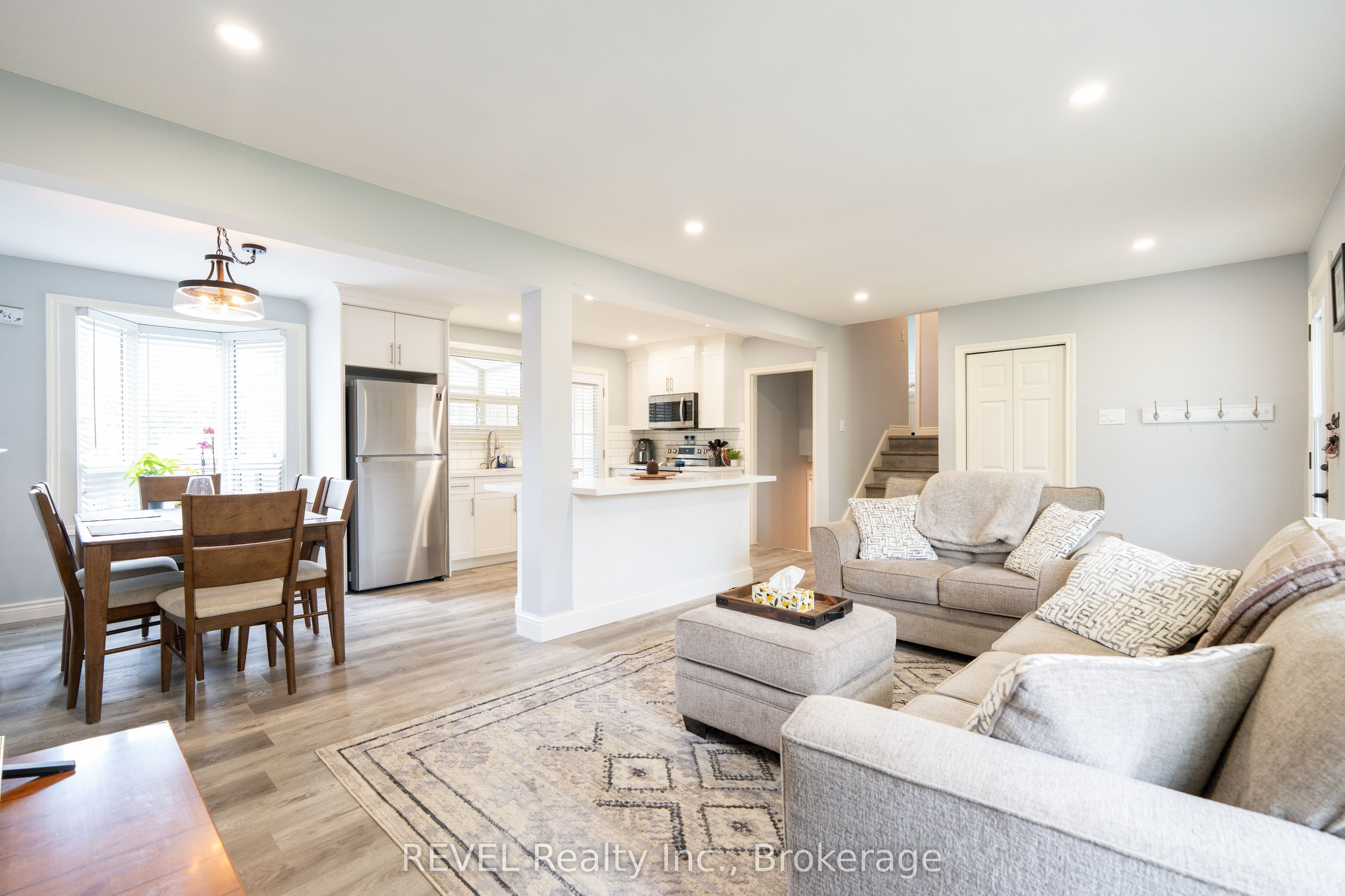 4480 Queensway Gardens Property Photo 6