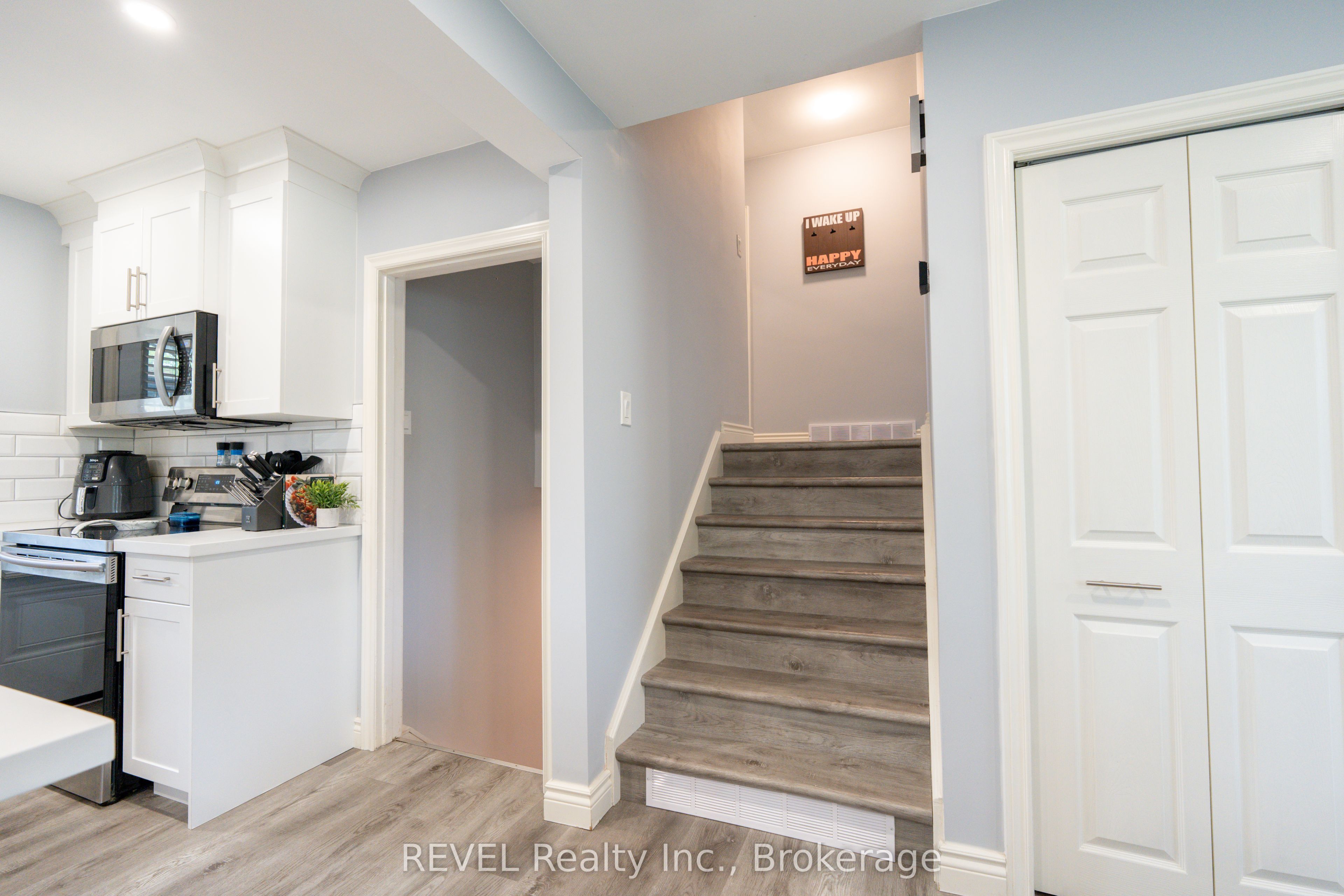 4480 Queensway Gardens Property Photo 10