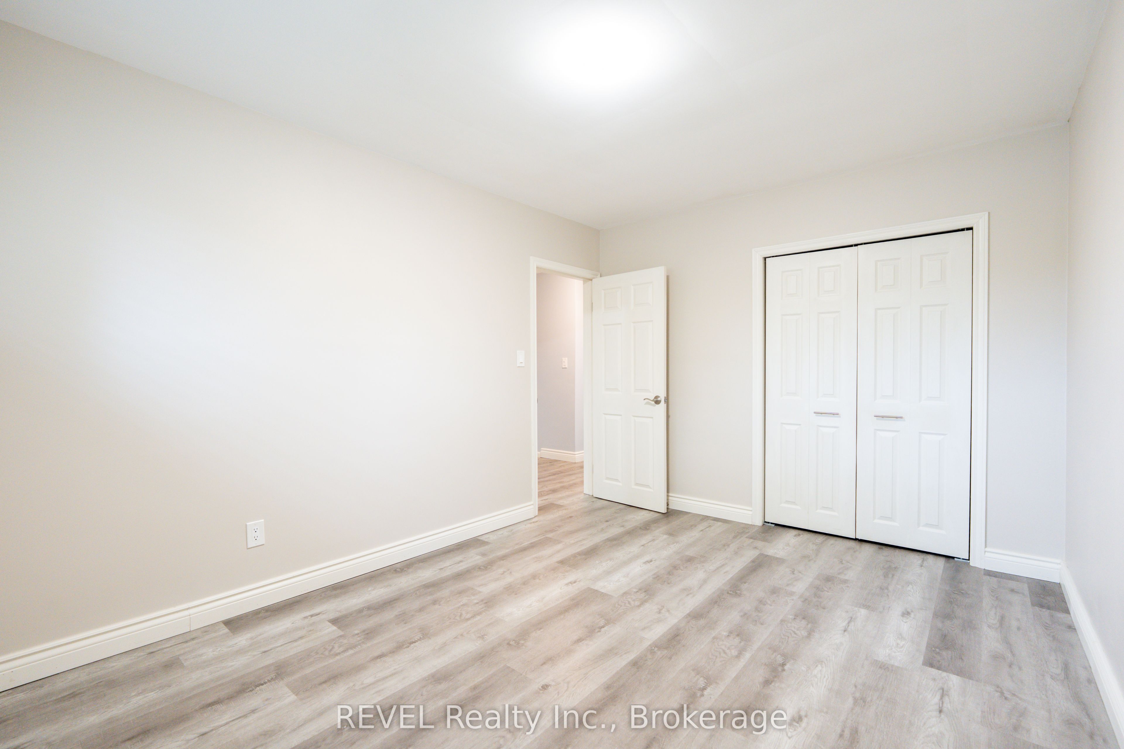 4480 Queensway Gardens Property Photo 15