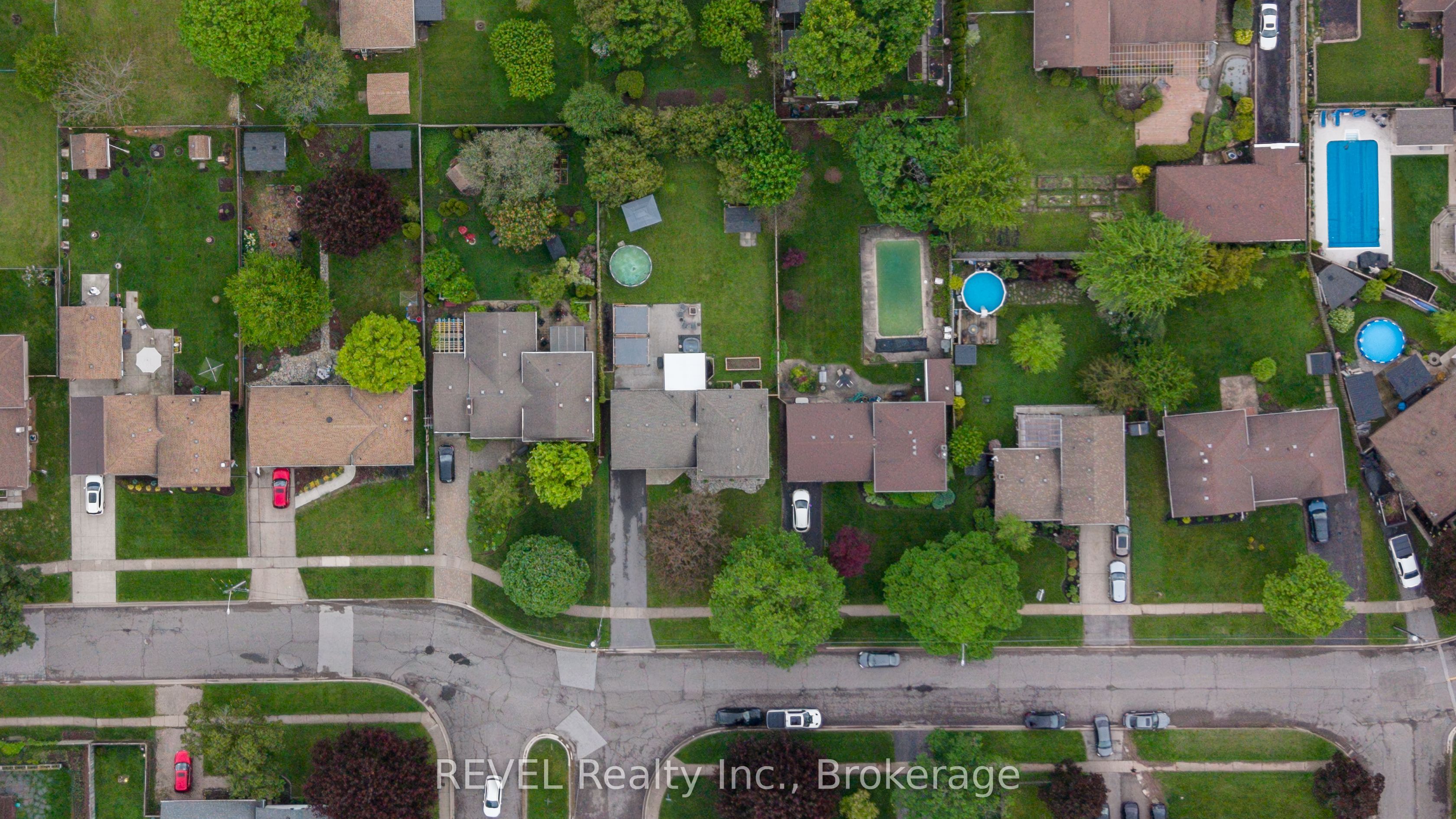 4480 Queensway Gardens Property Photo 37