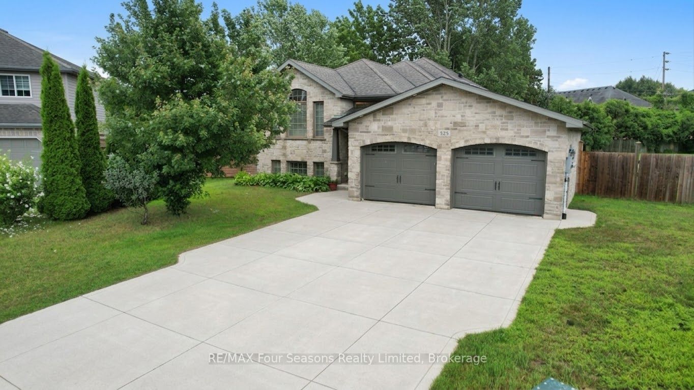325 Gingrich Crescent Property Photo 2