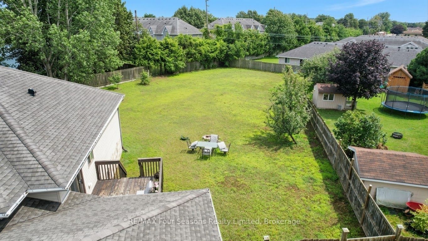 325 Gingrich Crescent Property Photo 5