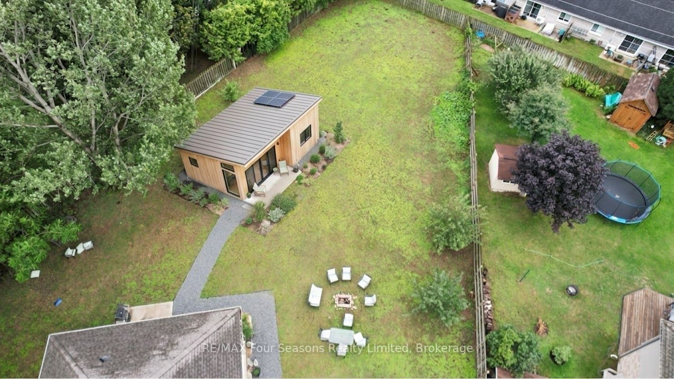 325 Gingrich Crescent Property Photo 7