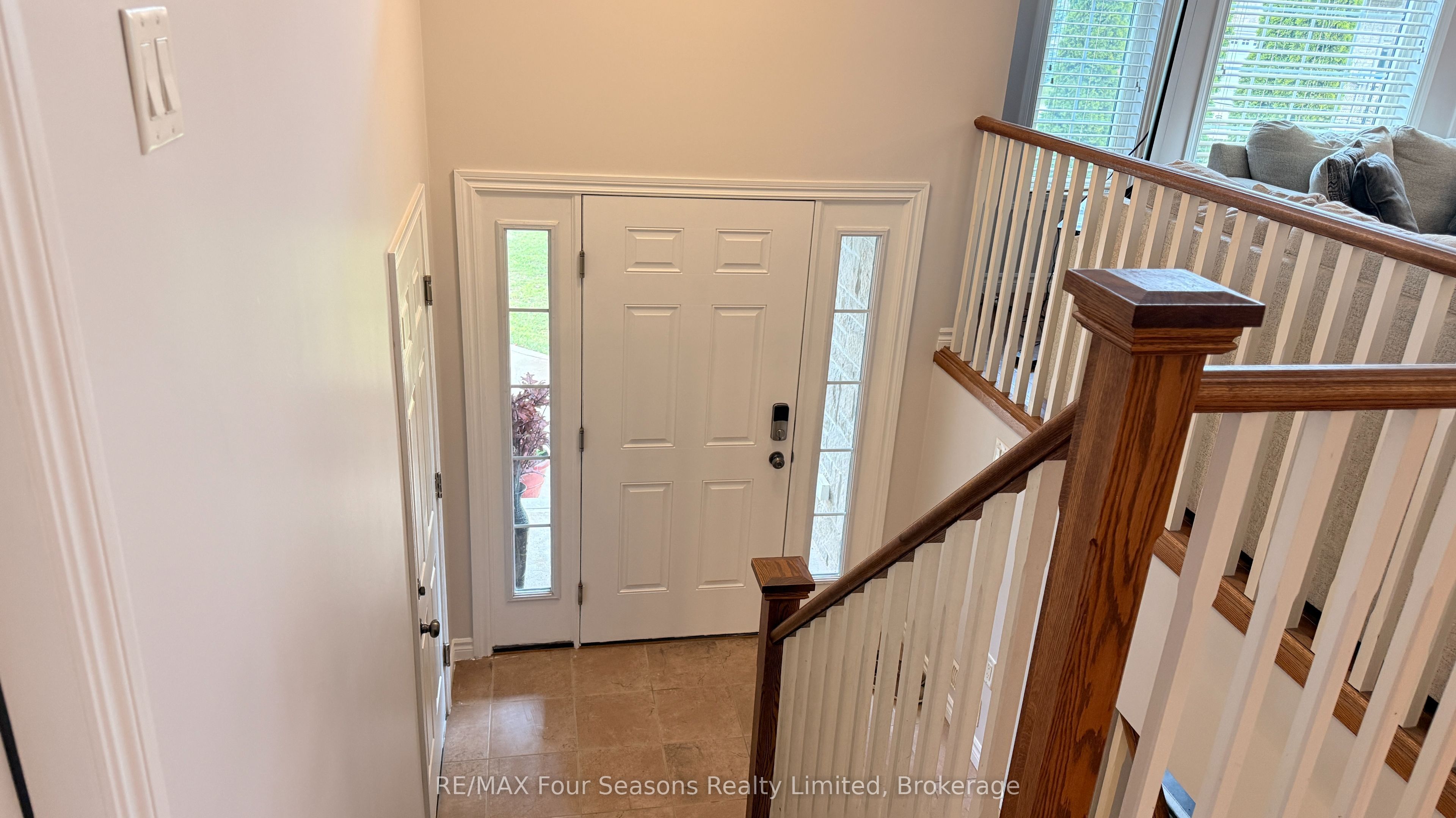 325 Gingrich Crescent Property Photo 9