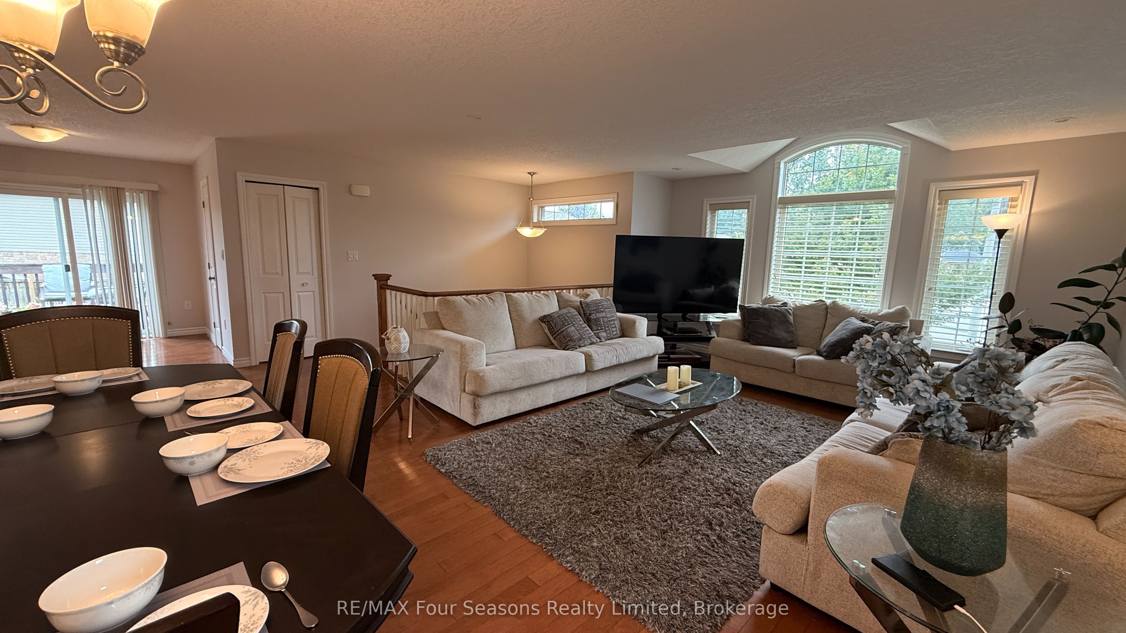 325 Gingrich Crescent Property Photo 10