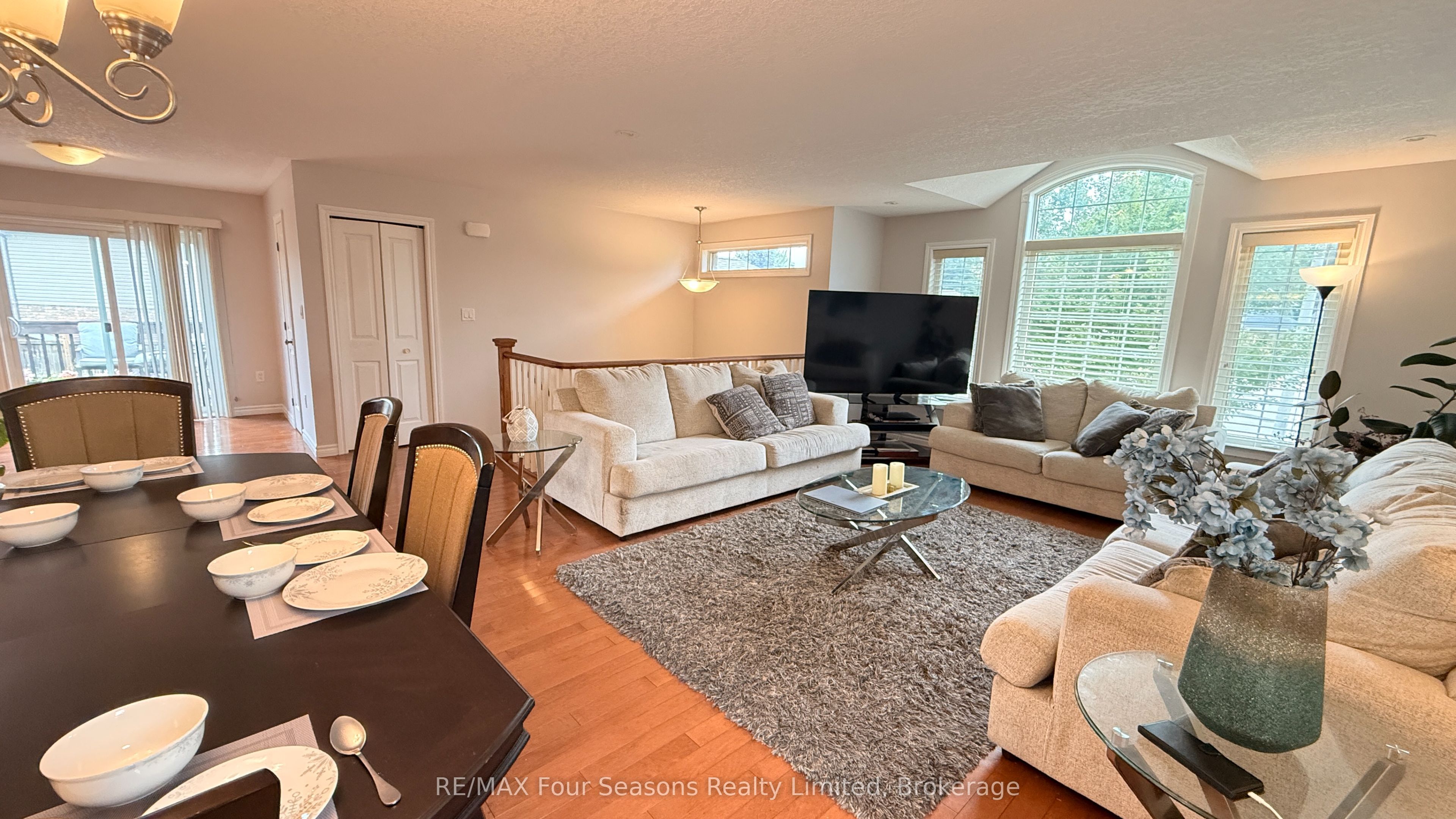 325 Gingrich Crescent Property Photo 12