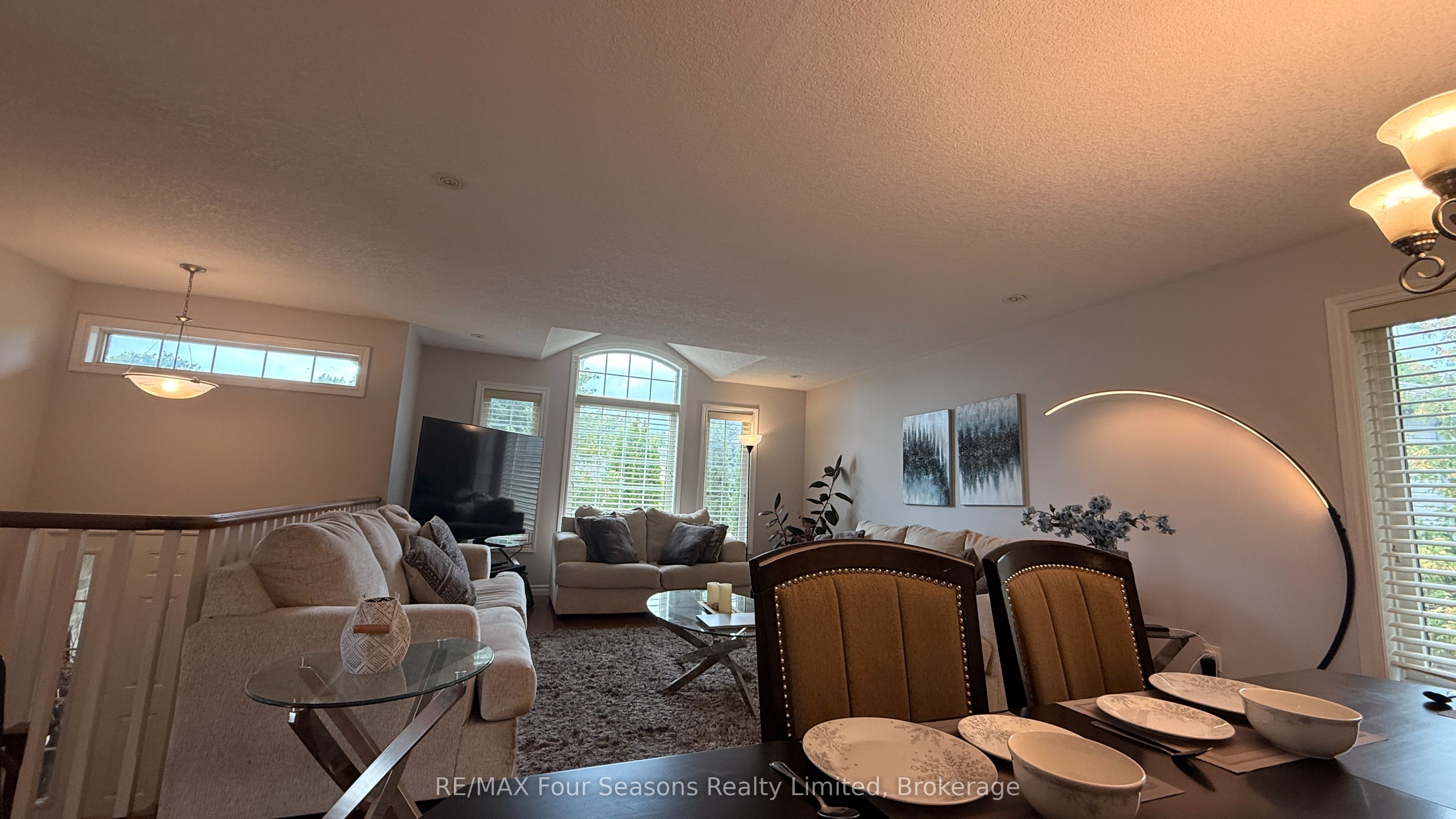 325 Gingrich Crescent Property Photo 14