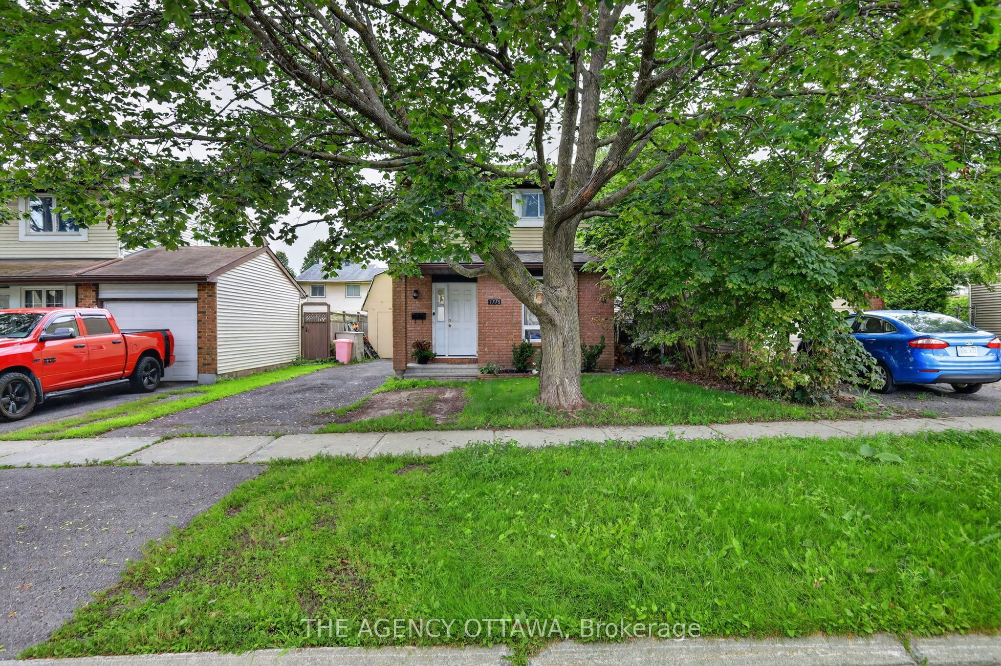 1775 Stonehenge Crescent Property Photo 2