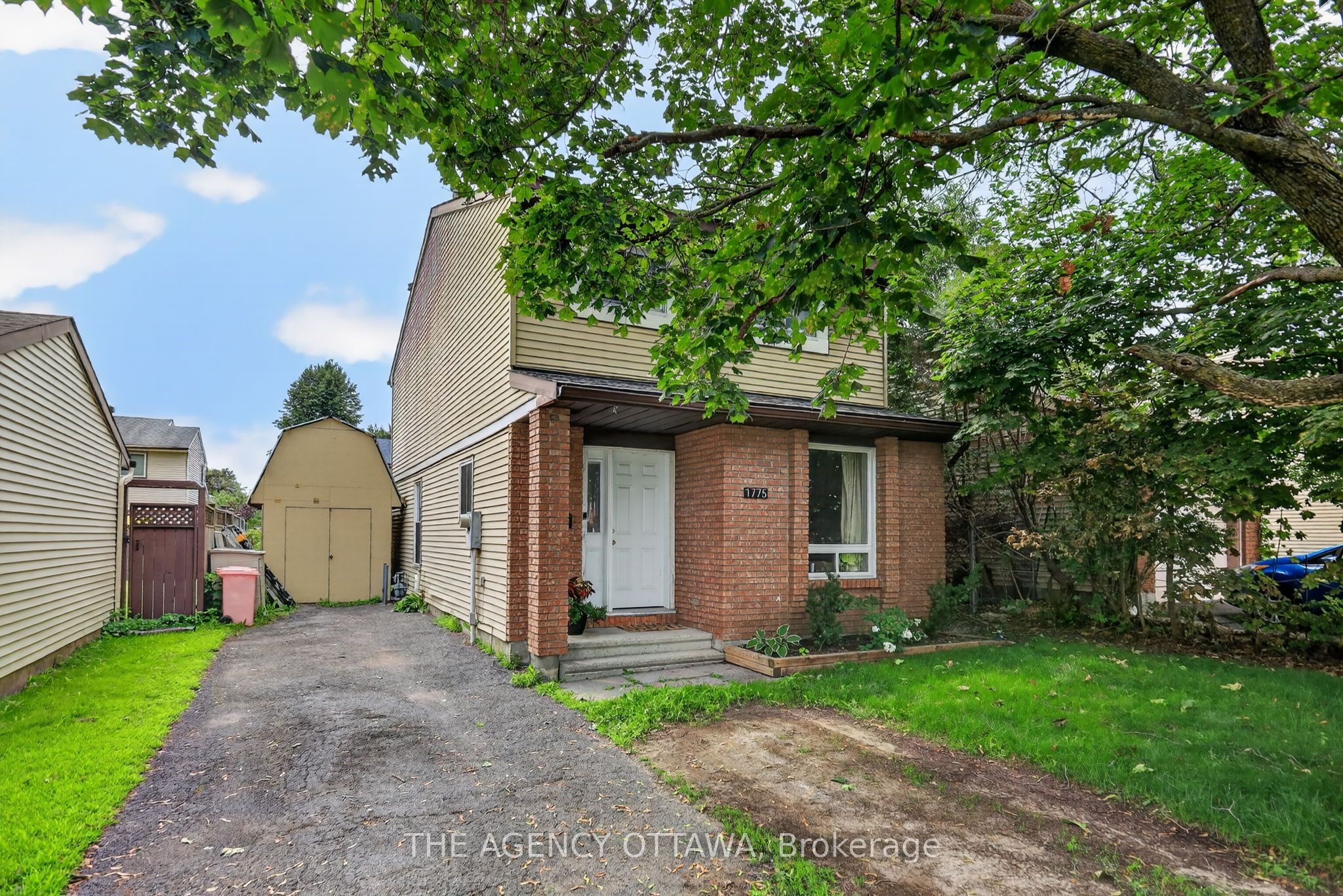 1775 Stonehenge Crescent Property Photo 3