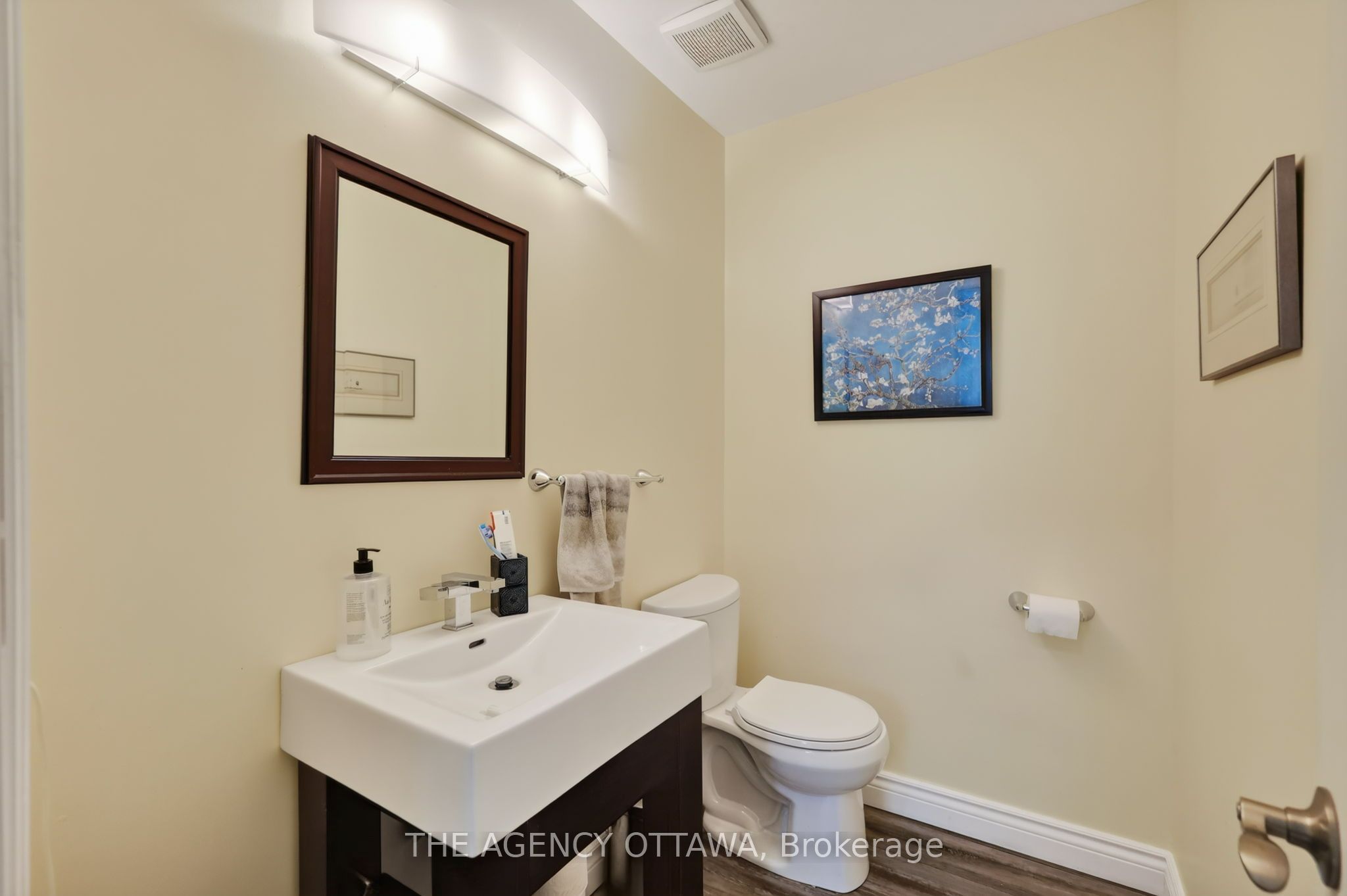 1775 Stonehenge Crescent Property Photo 6