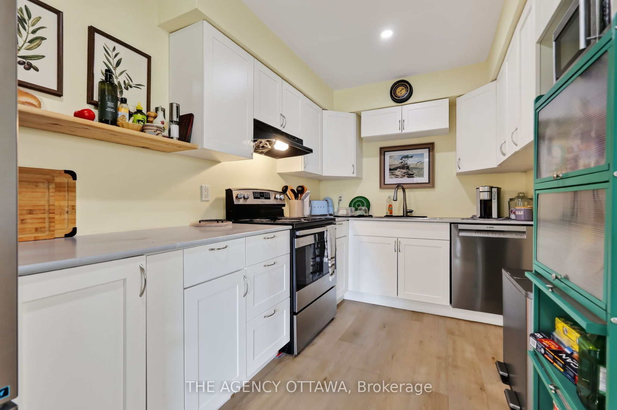 1775 Stonehenge Crescent Property Photo 8