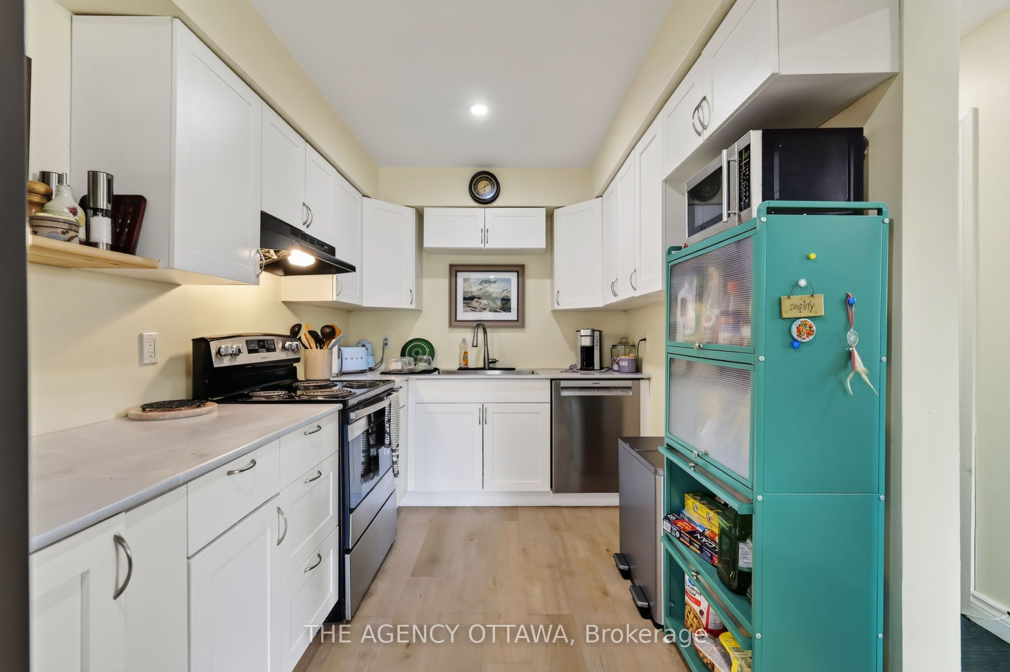 1775 Stonehenge Crescent Property Photo 9