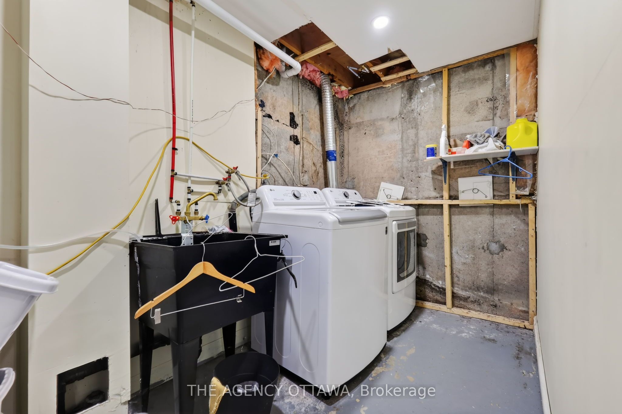1775 Stonehenge Crescent Property Photo 32