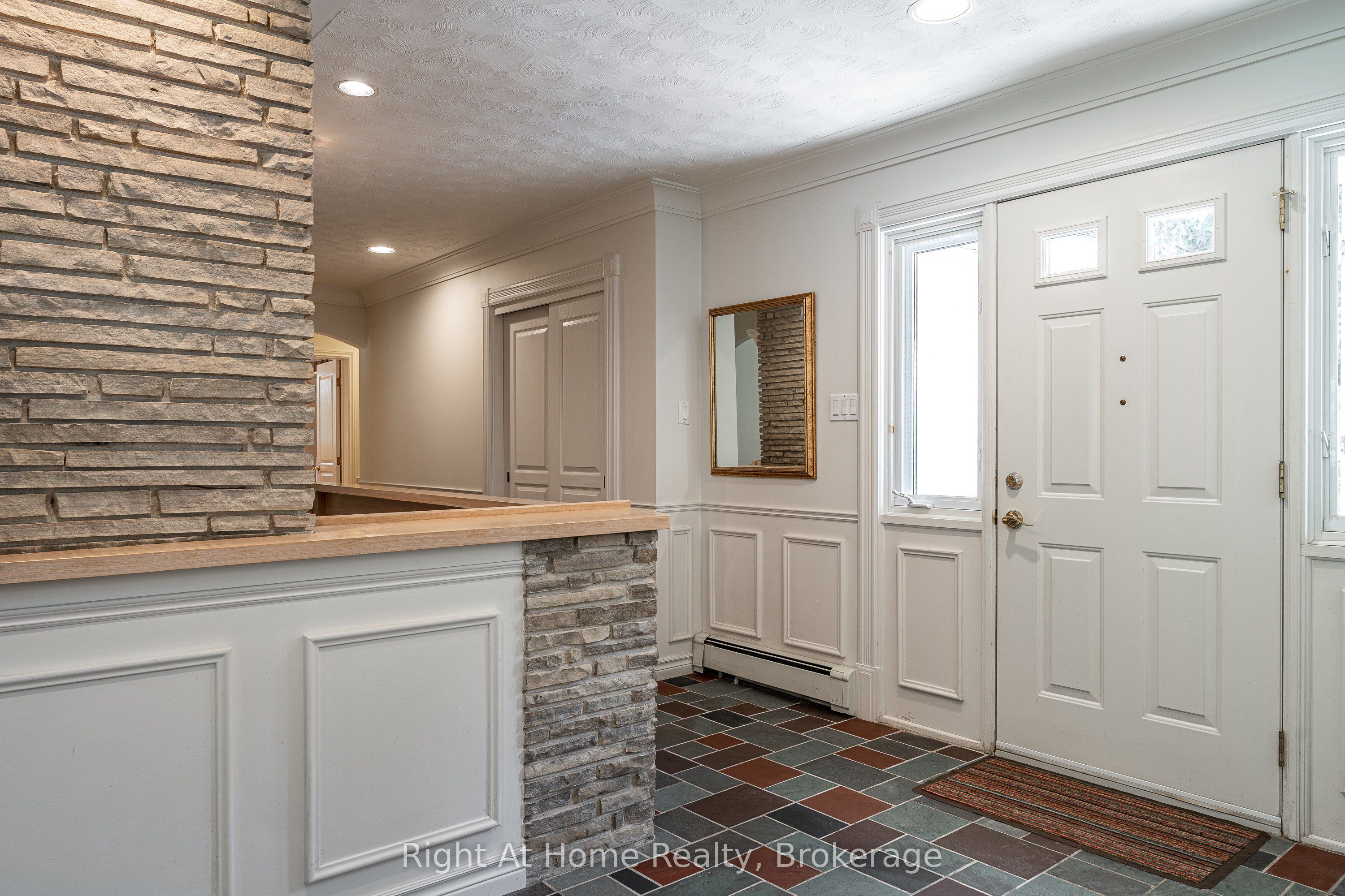 2880 Forest Road Property Photo 4