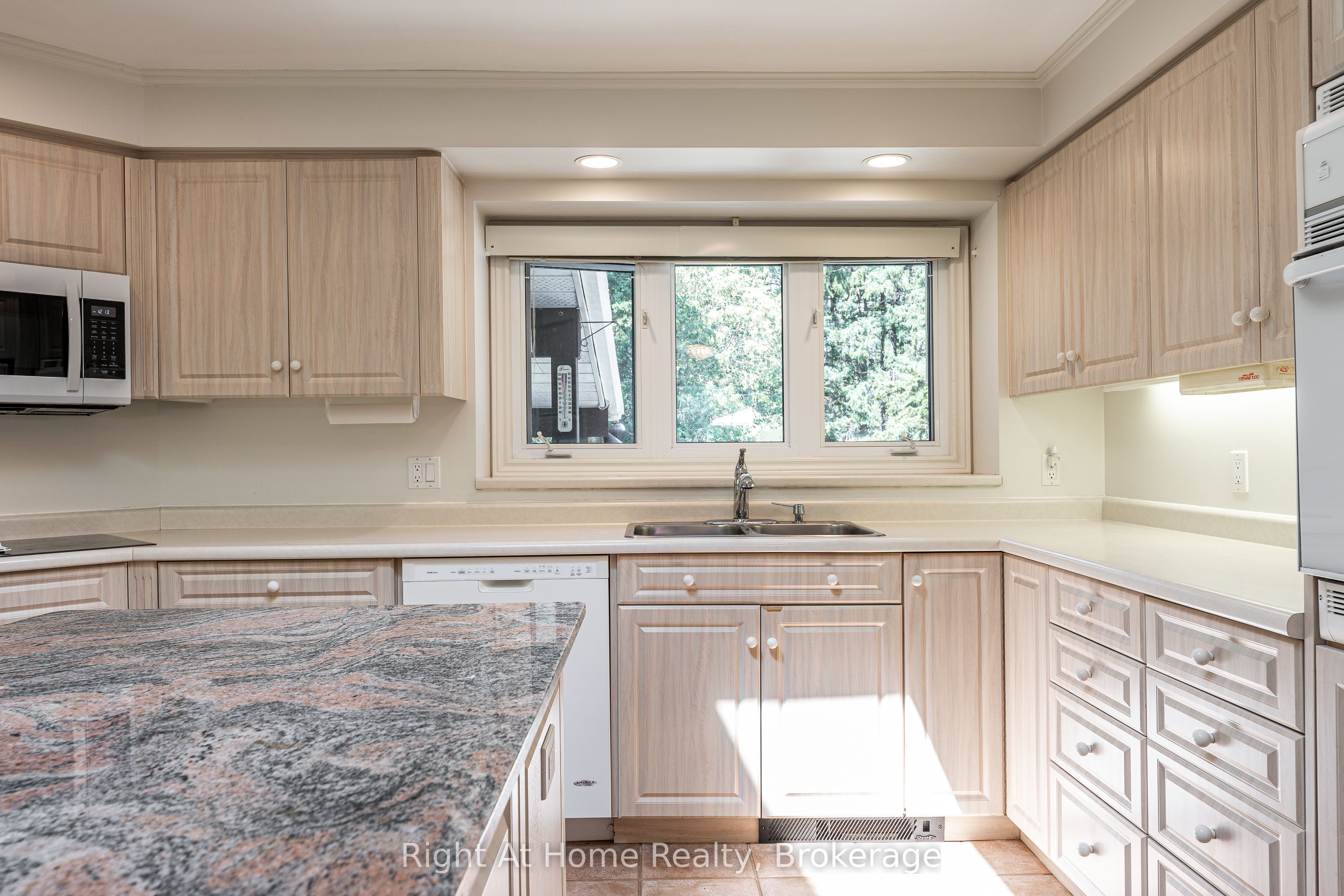 2880 Forest Road Property Photo 12