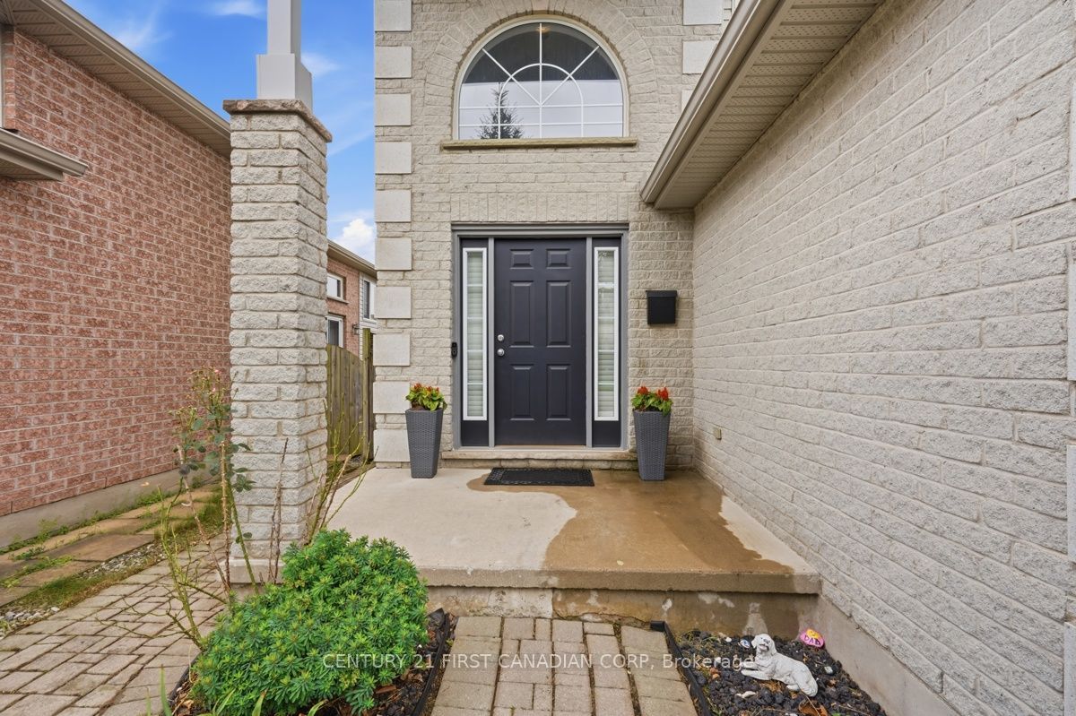 1687 Coronation Drive Property Photo 6