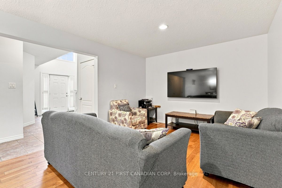 1687 Coronation Drive Property Photo 11