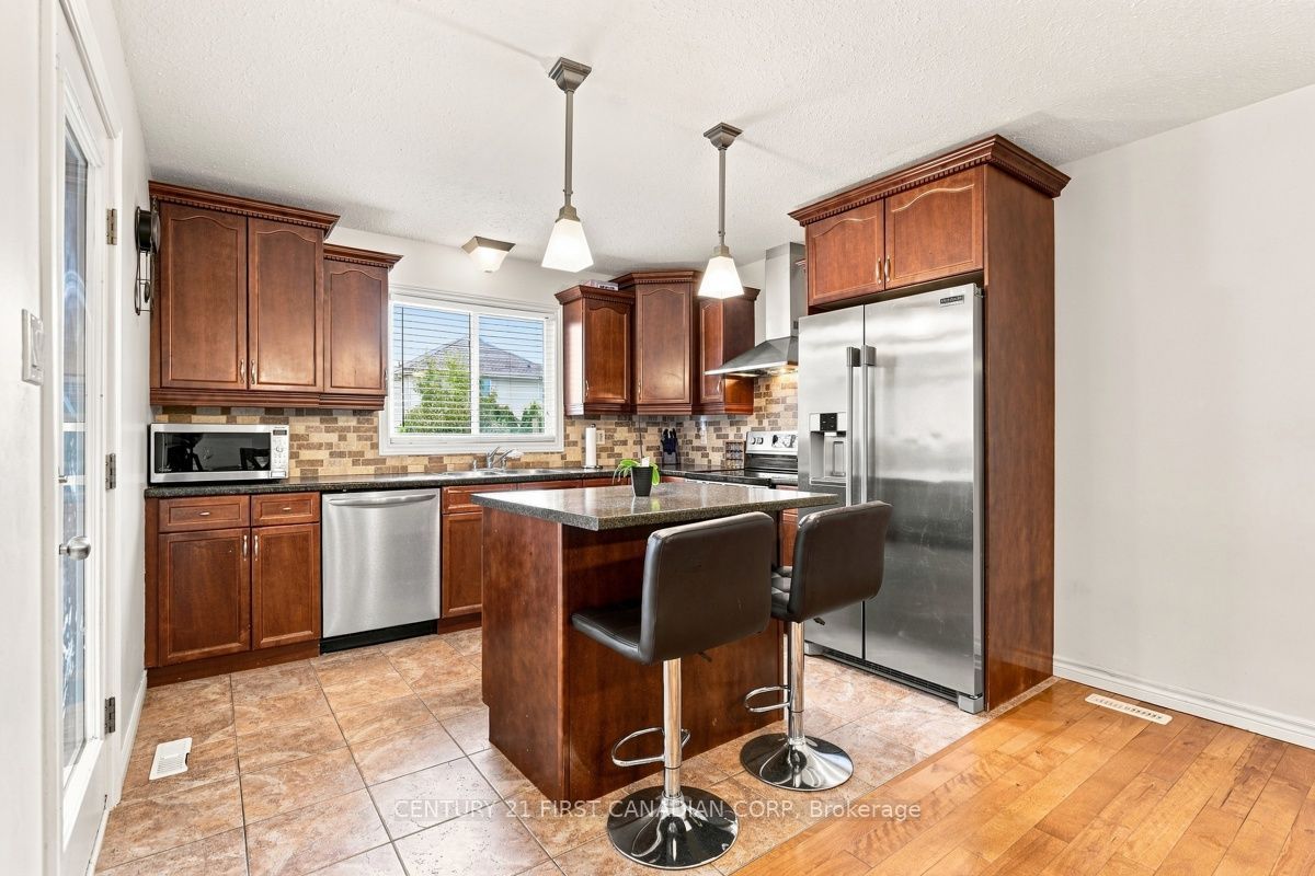 1687 Coronation Drive Property Photo 15