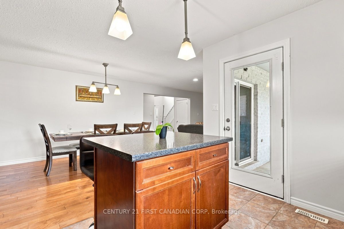 1687 Coronation Drive Property Photo 18