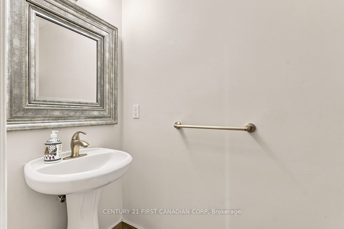 1687 Coronation Drive Property Photo 19