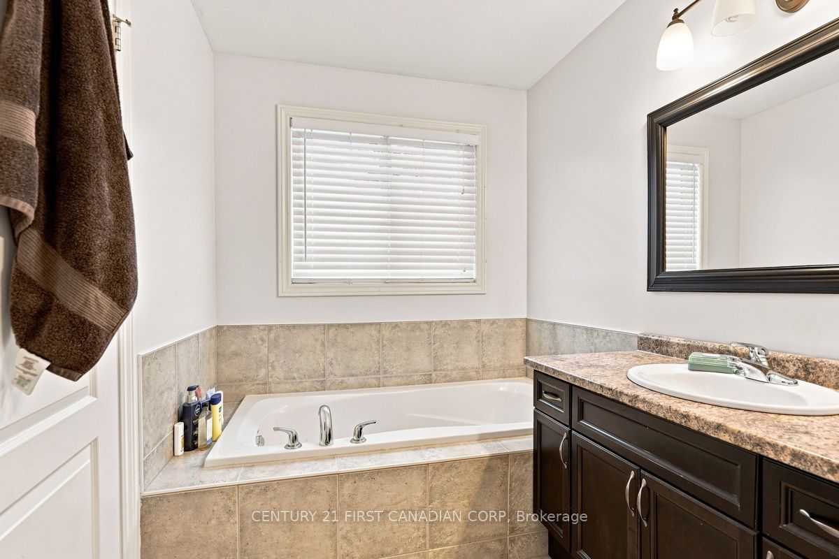 1687 Coronation Drive Property Photo 24