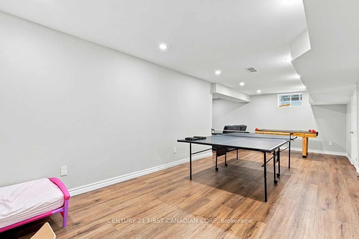 1687 Coronation Drive Property Photo 31