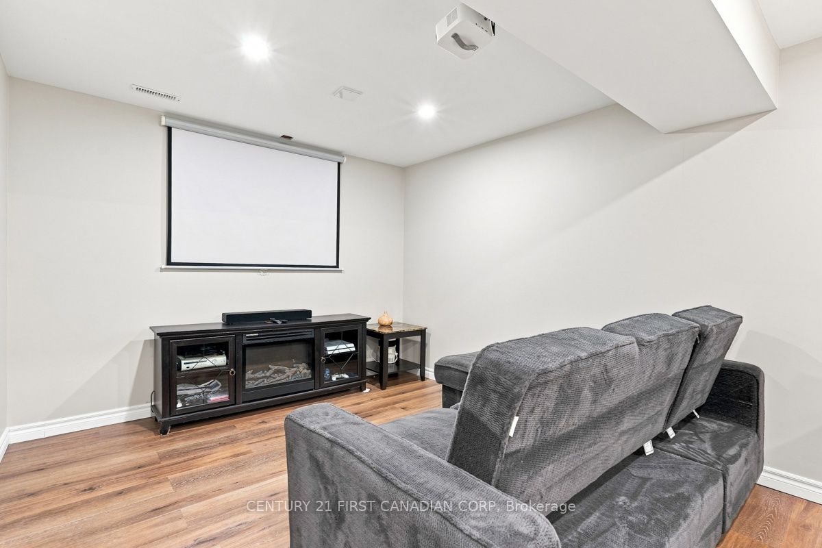 1687 Coronation Drive Property Photo 34