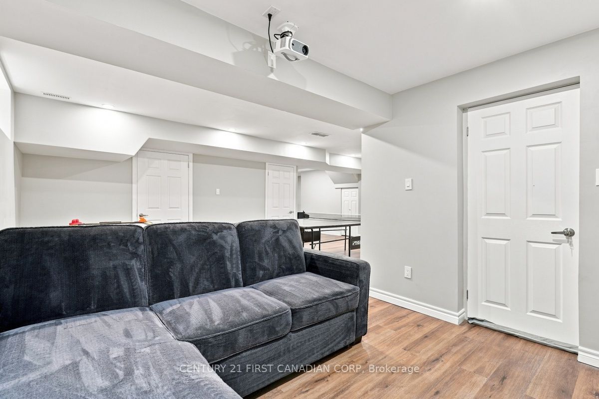 1687 Coronation Drive Property Photo 35