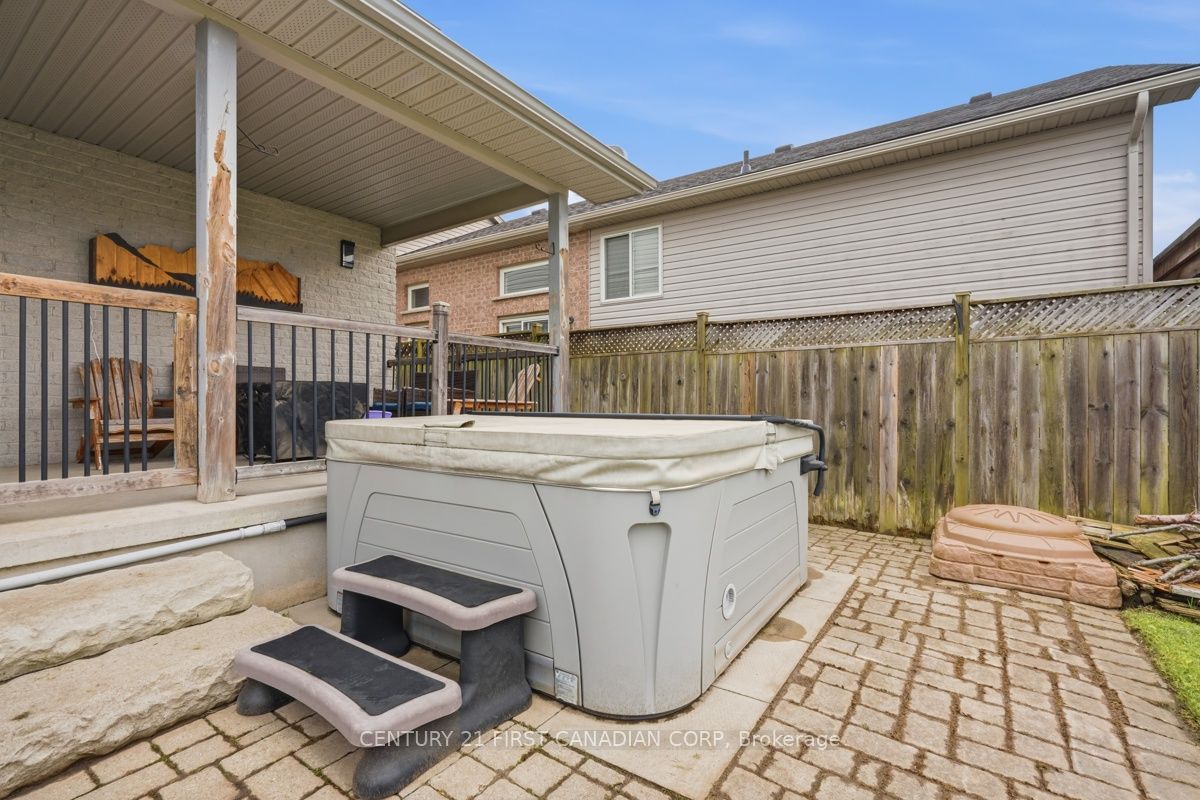 1687 Coronation Drive Property Photo 42