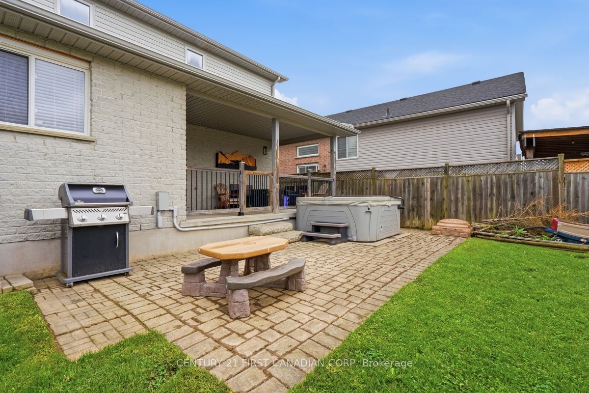 1687 Coronation Drive Property Photo 43