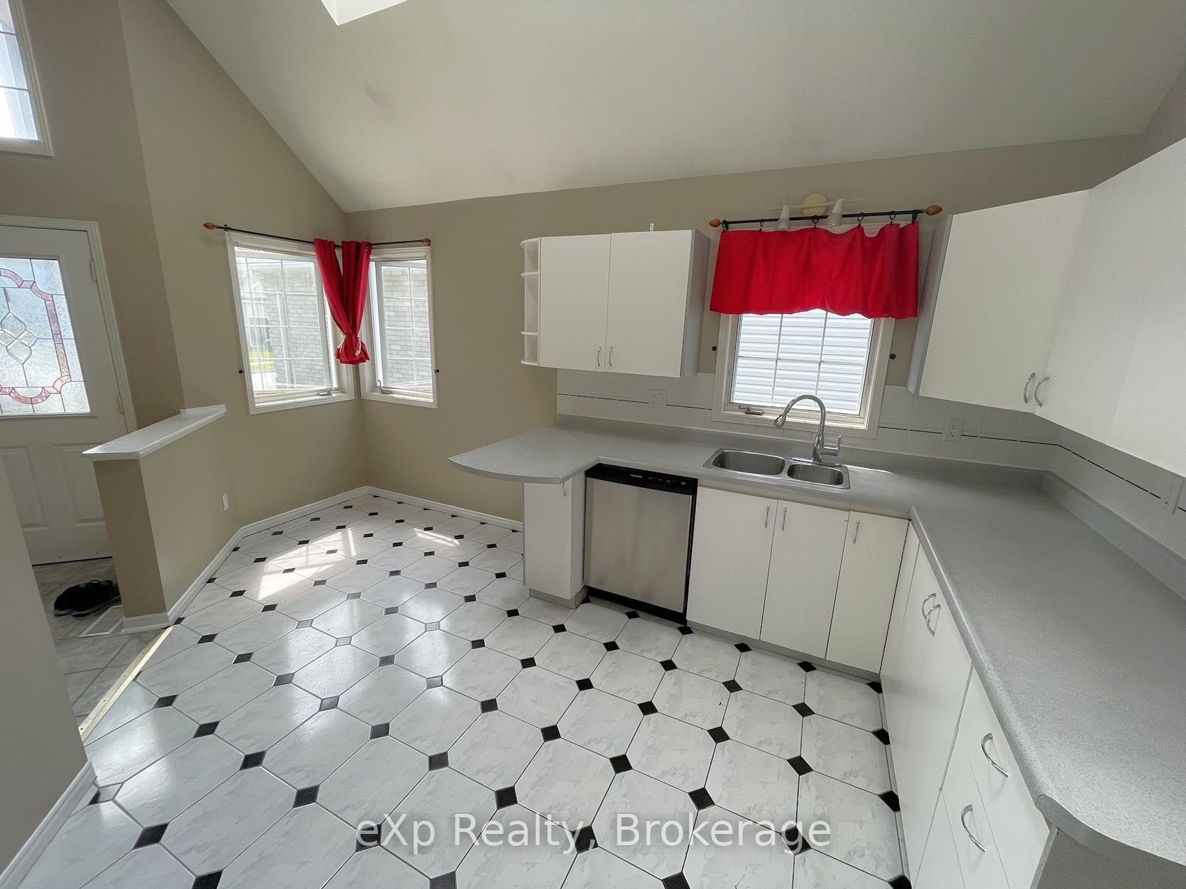 12 Sherwood Crescent Property Photo 5