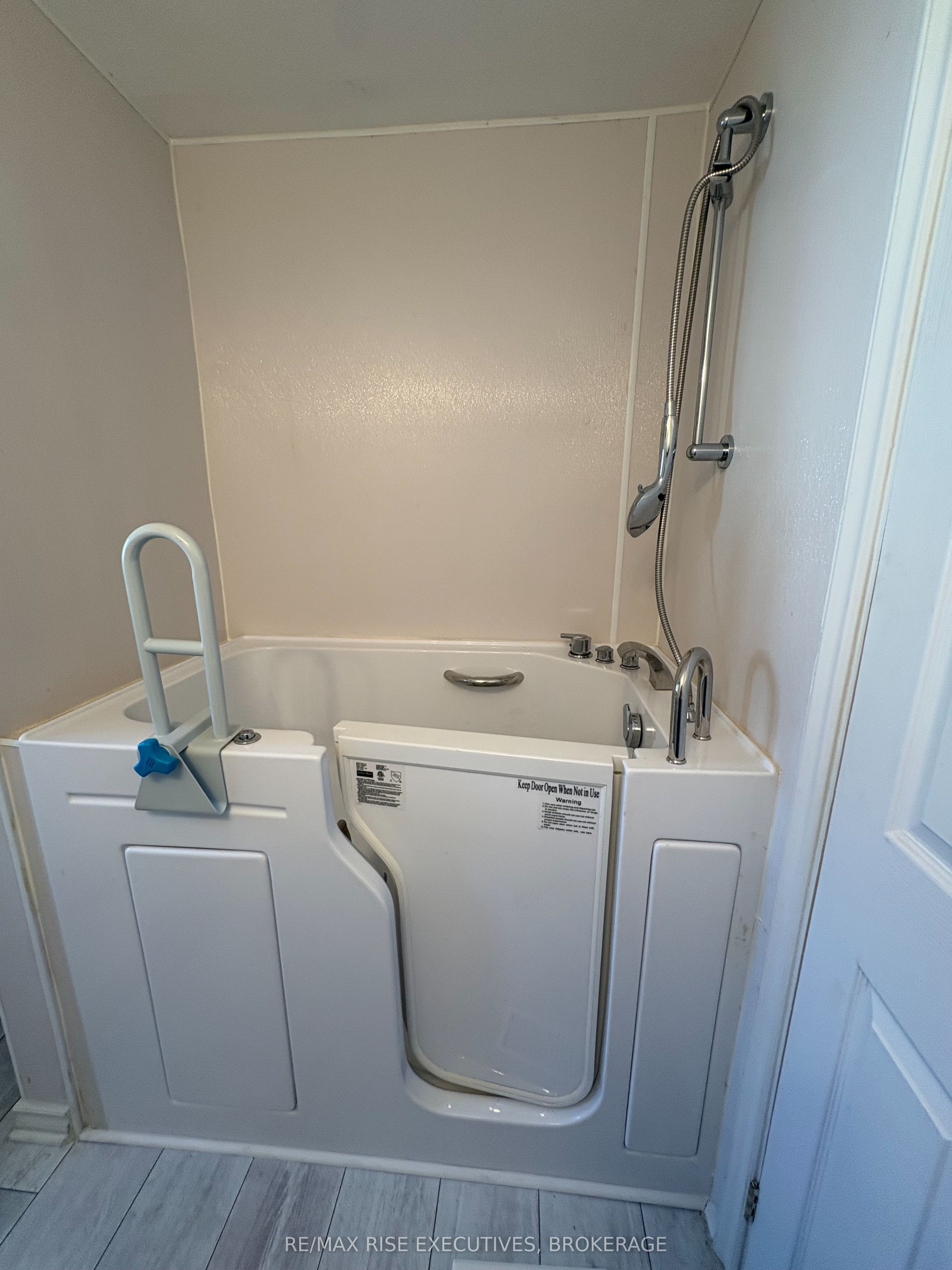 12 Wentworth Drive Property Photo 8