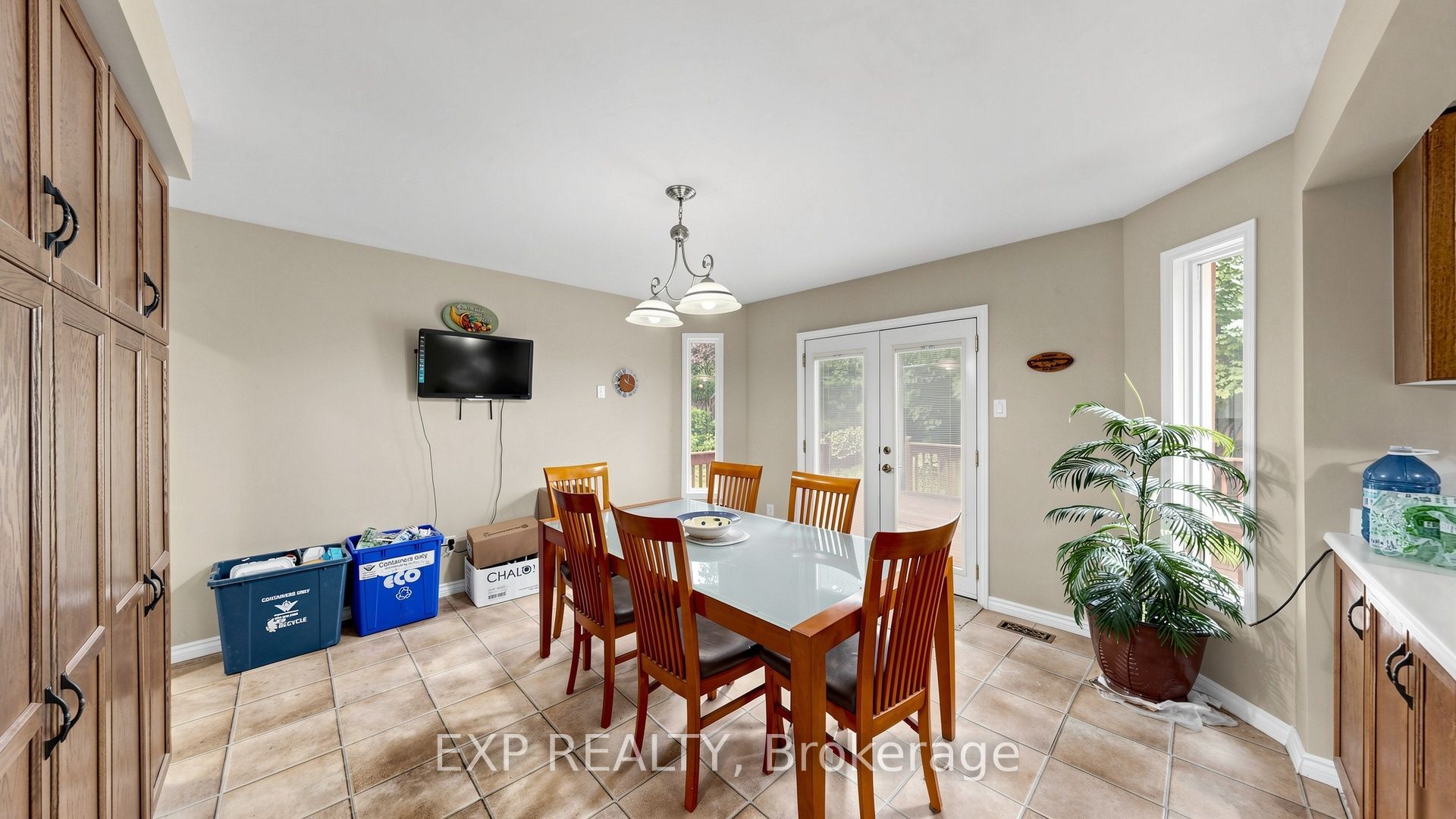 28 Hurlbut Place Property Photo 8