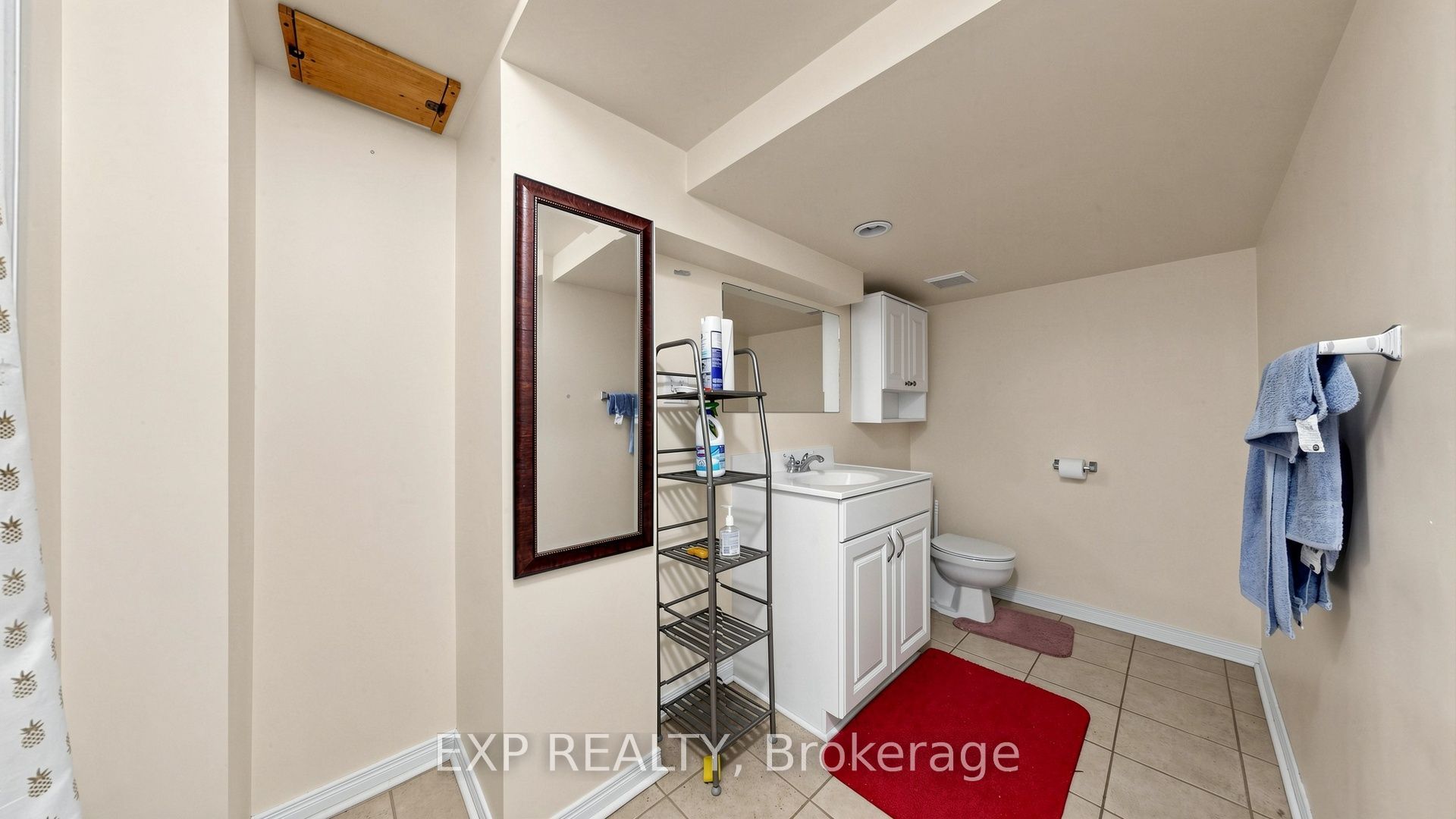 28 Hurlbut Place Property Photo 45