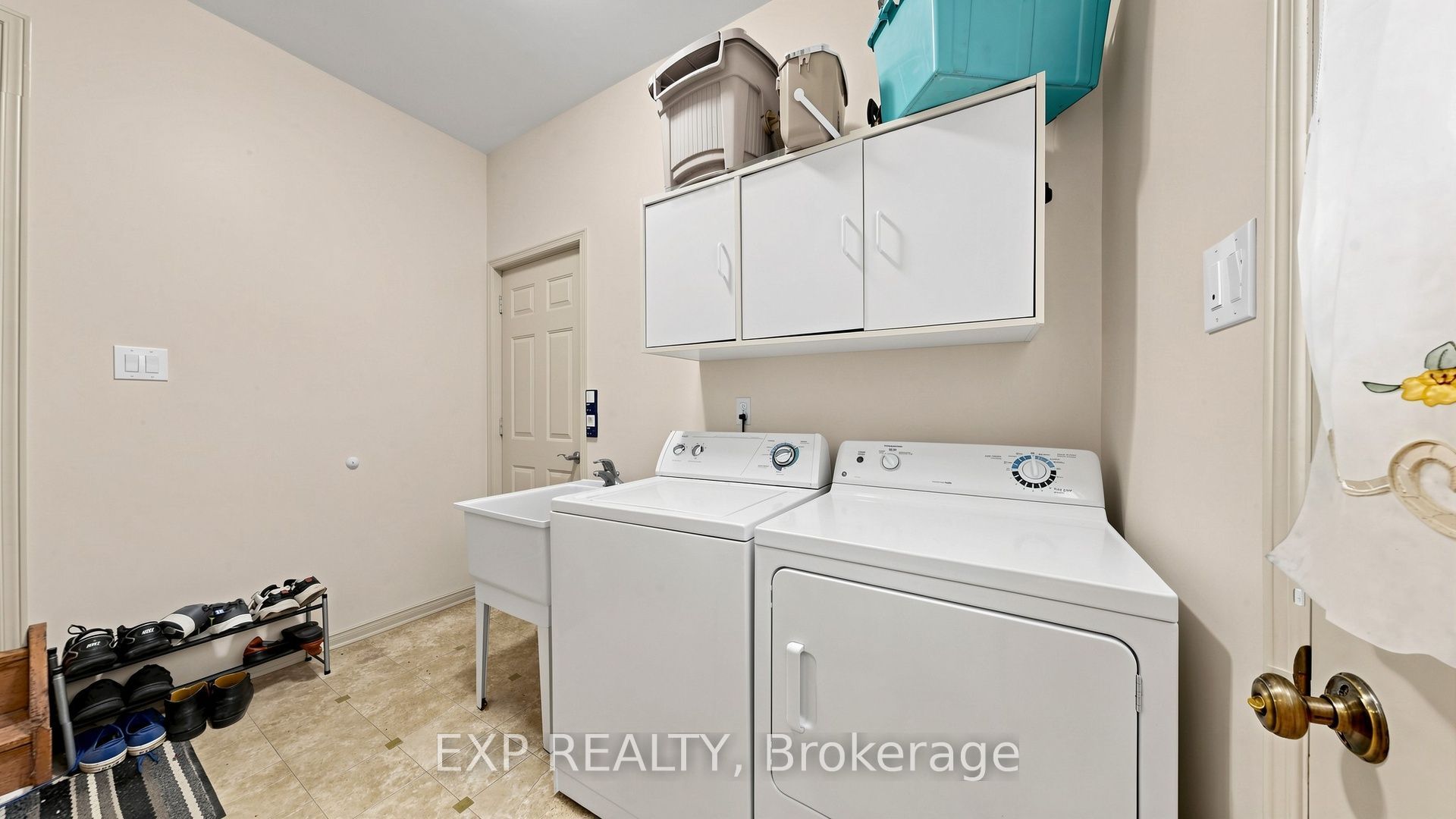 28 Hurlbut Place Property Photo 47