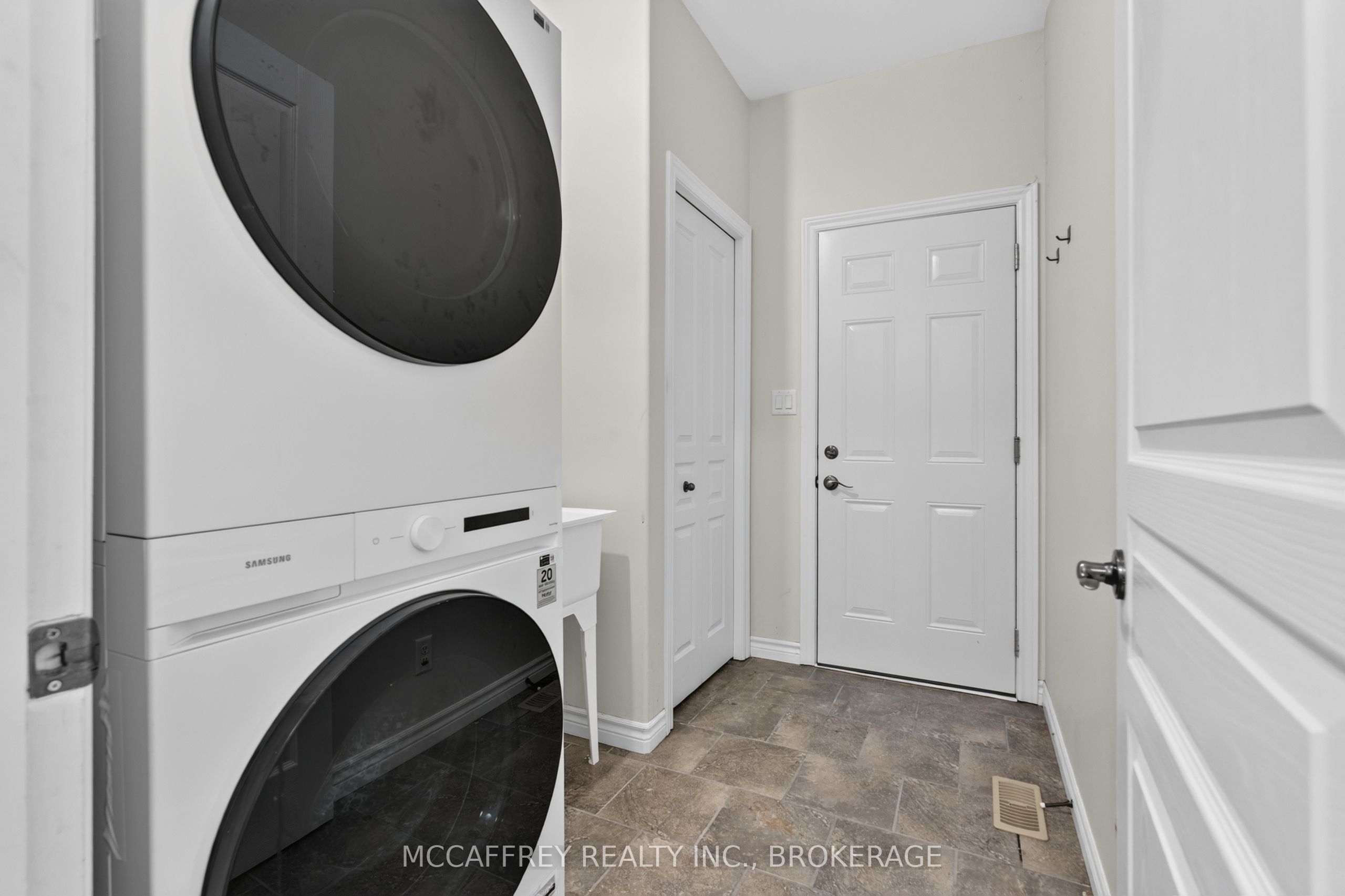 1286 Carfa Crescent Property Photo 33